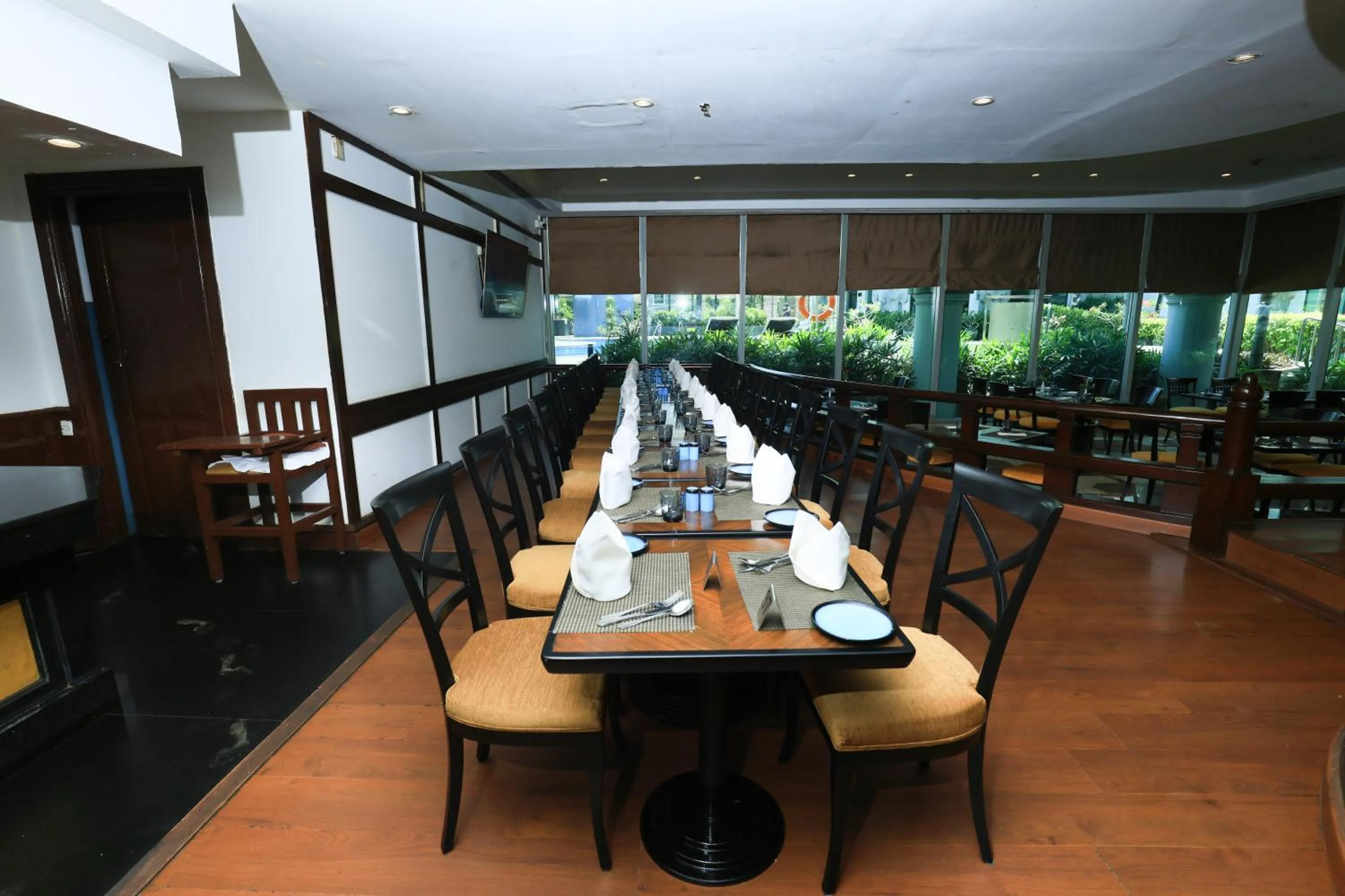 Restaurant/places to eat in Le Royal Meridien Chennai