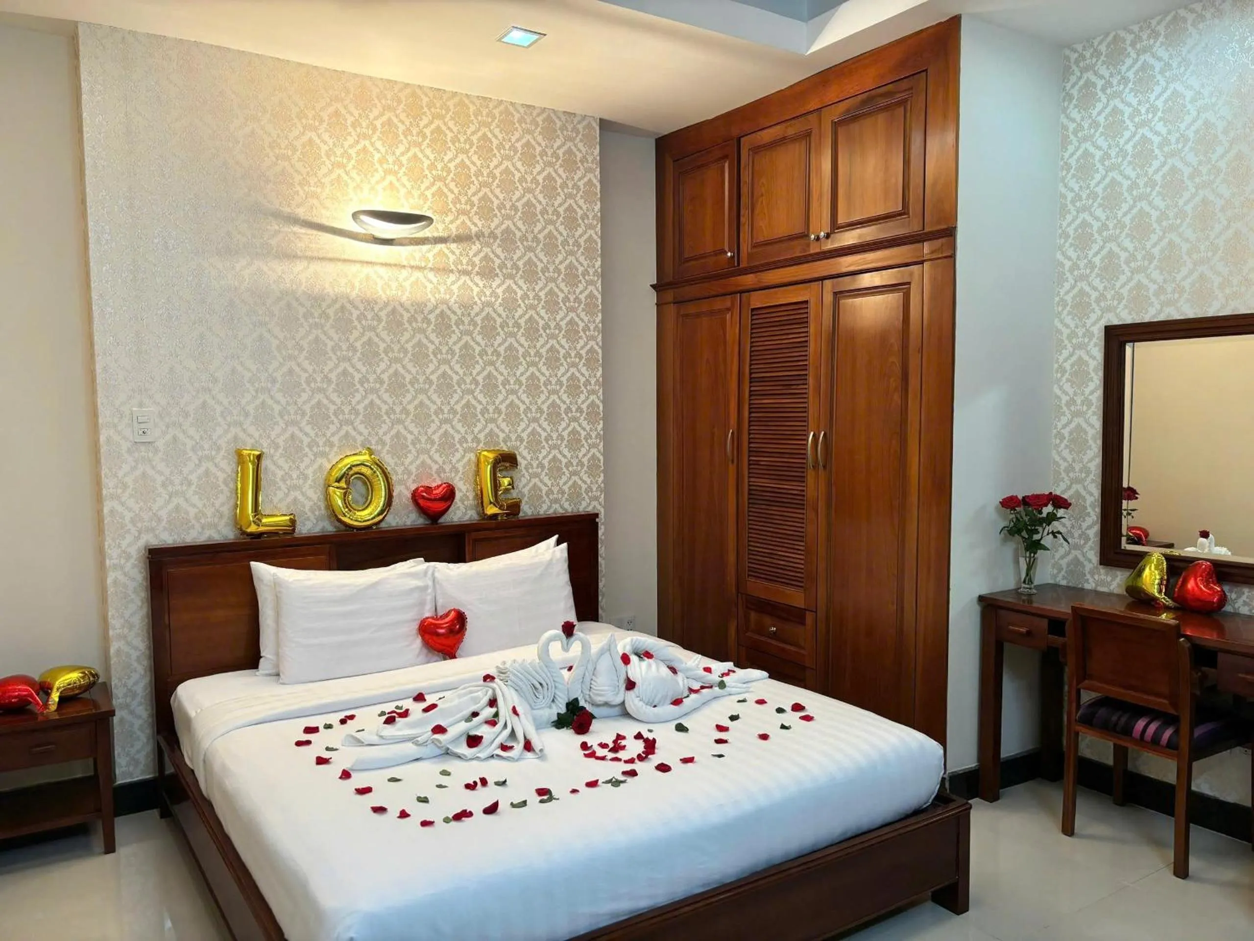 Bedroom, Bed in Ben Thanh Retreats Hotel