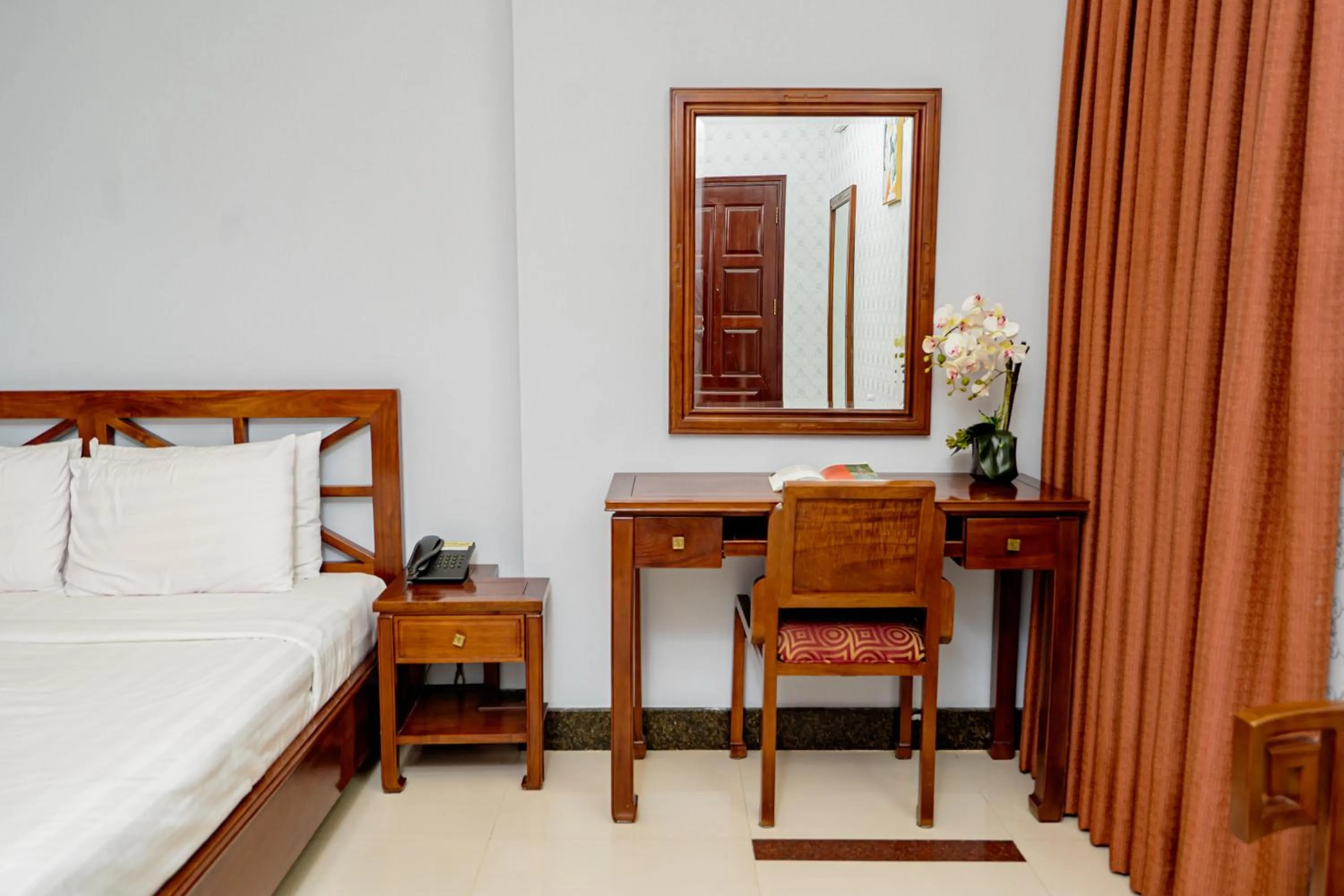 Photo of the whole room, Bed in Ben Thanh Retreats Hotel