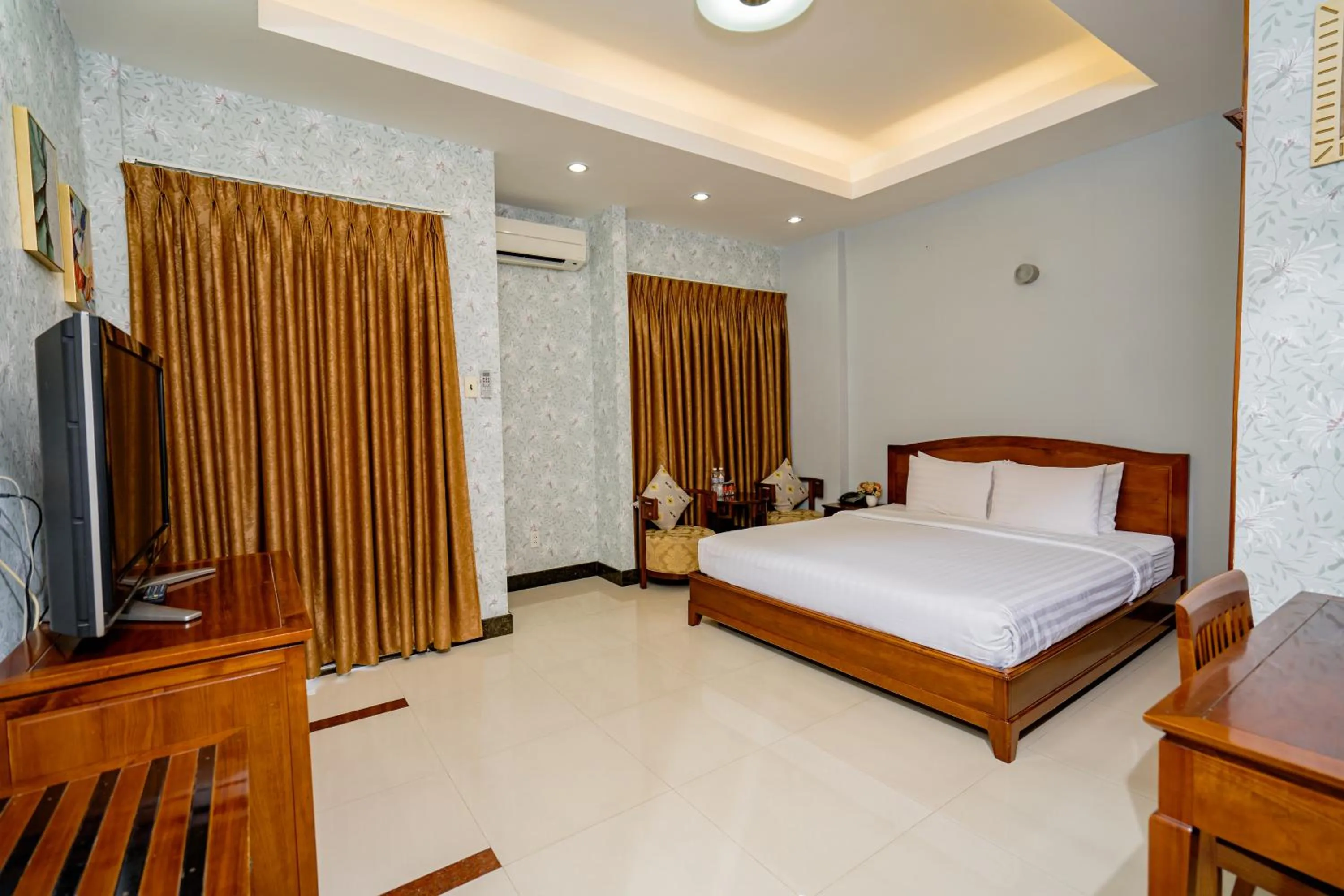 Photo of the whole room, Bed in Ben Thanh Retreats Hotel