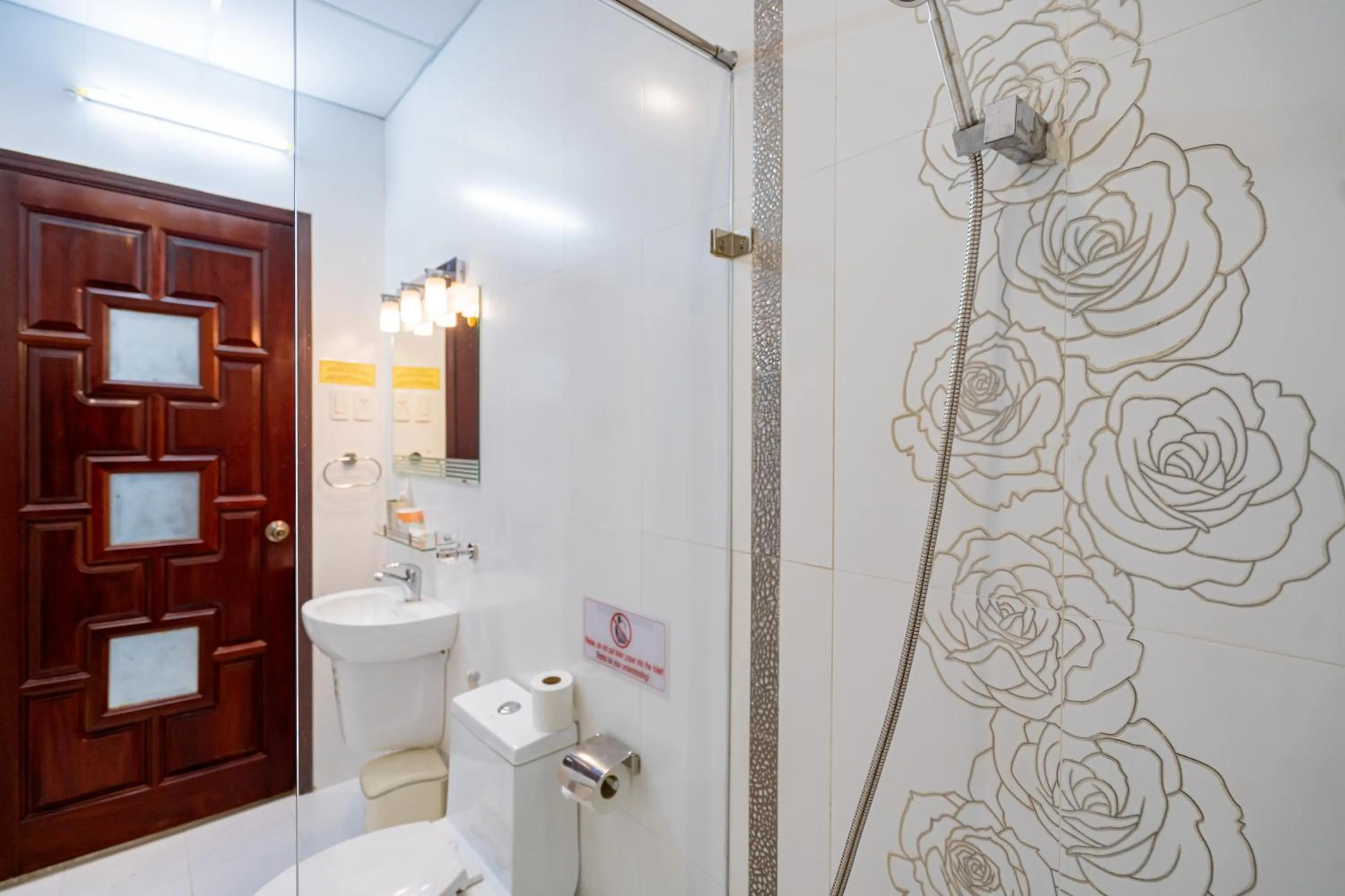 Toilet in Ben Thanh Retreats Hotel
