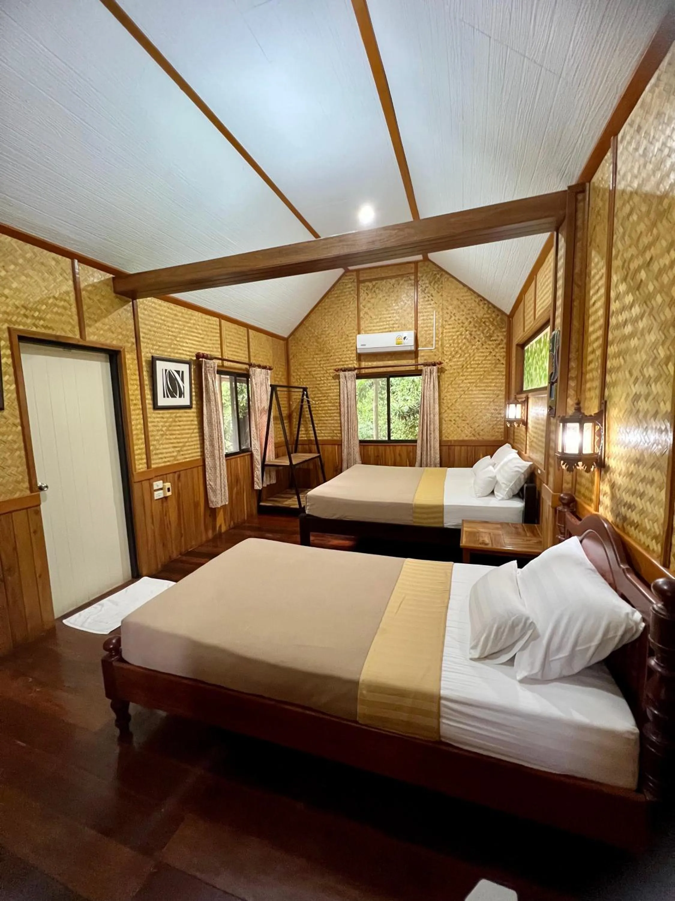 Bed in Sandee Bungalow
