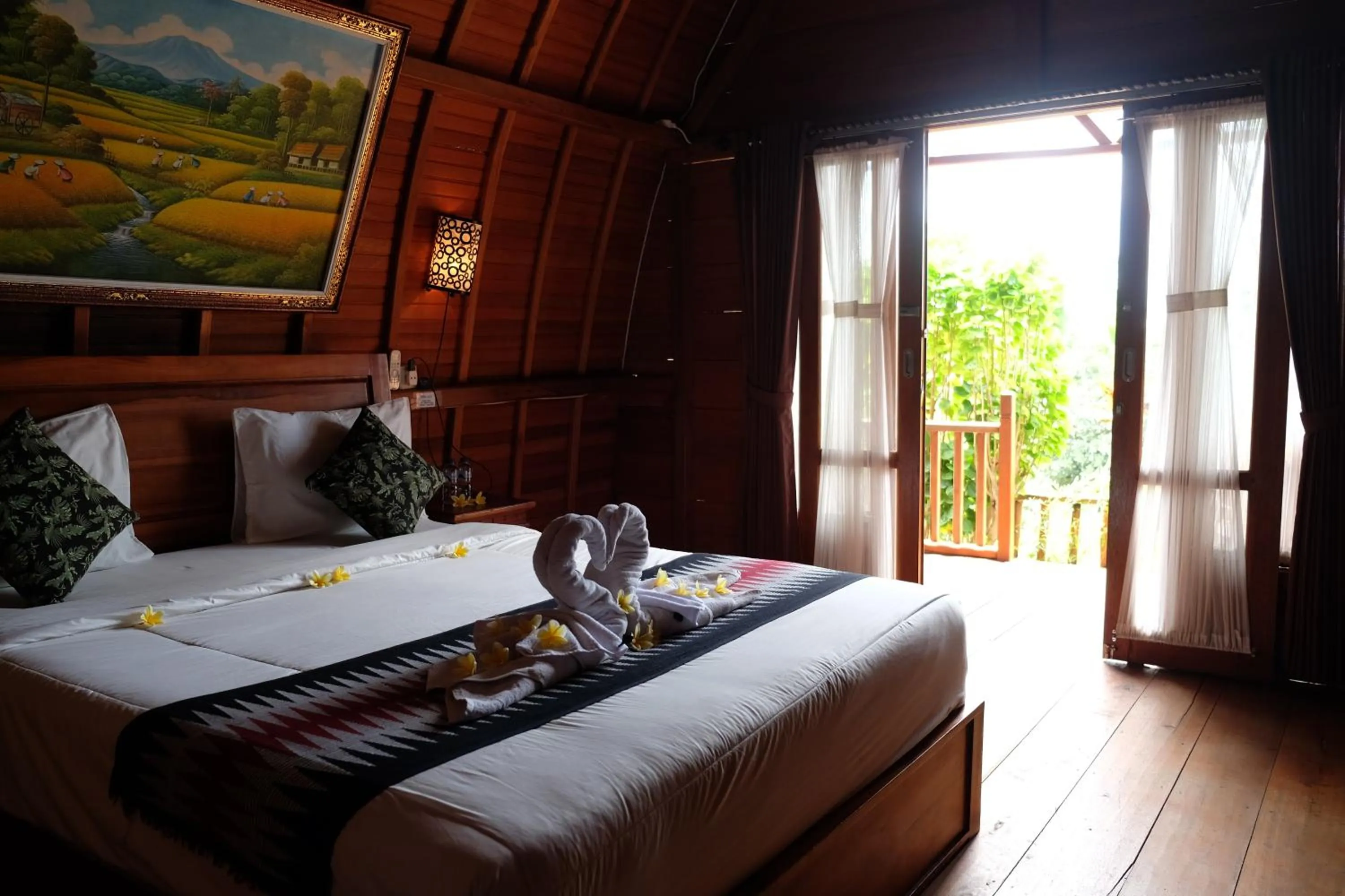 Bed in Kibu Kauh Sunrise Cottage