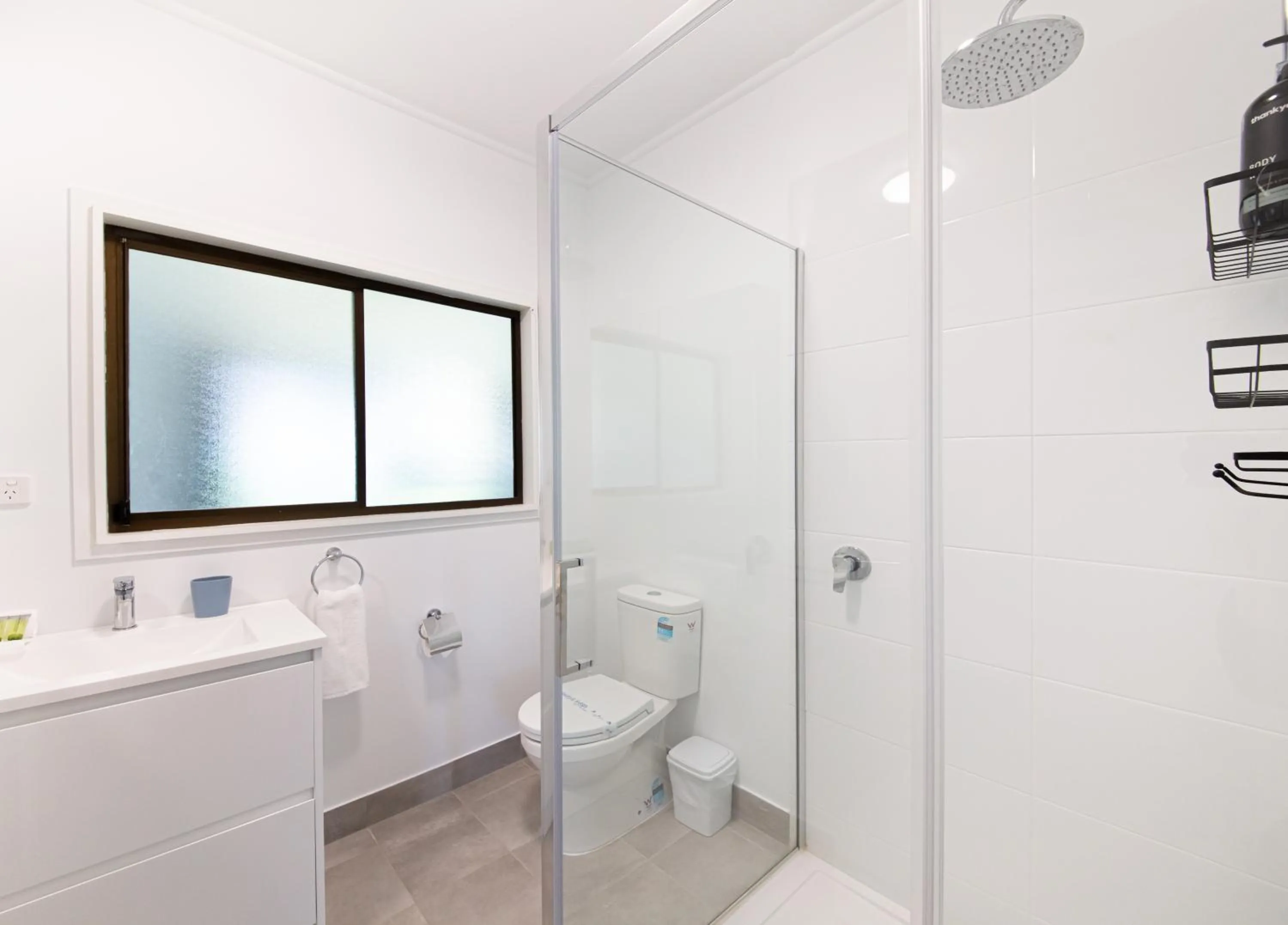 Shower in Lake Hume Resort