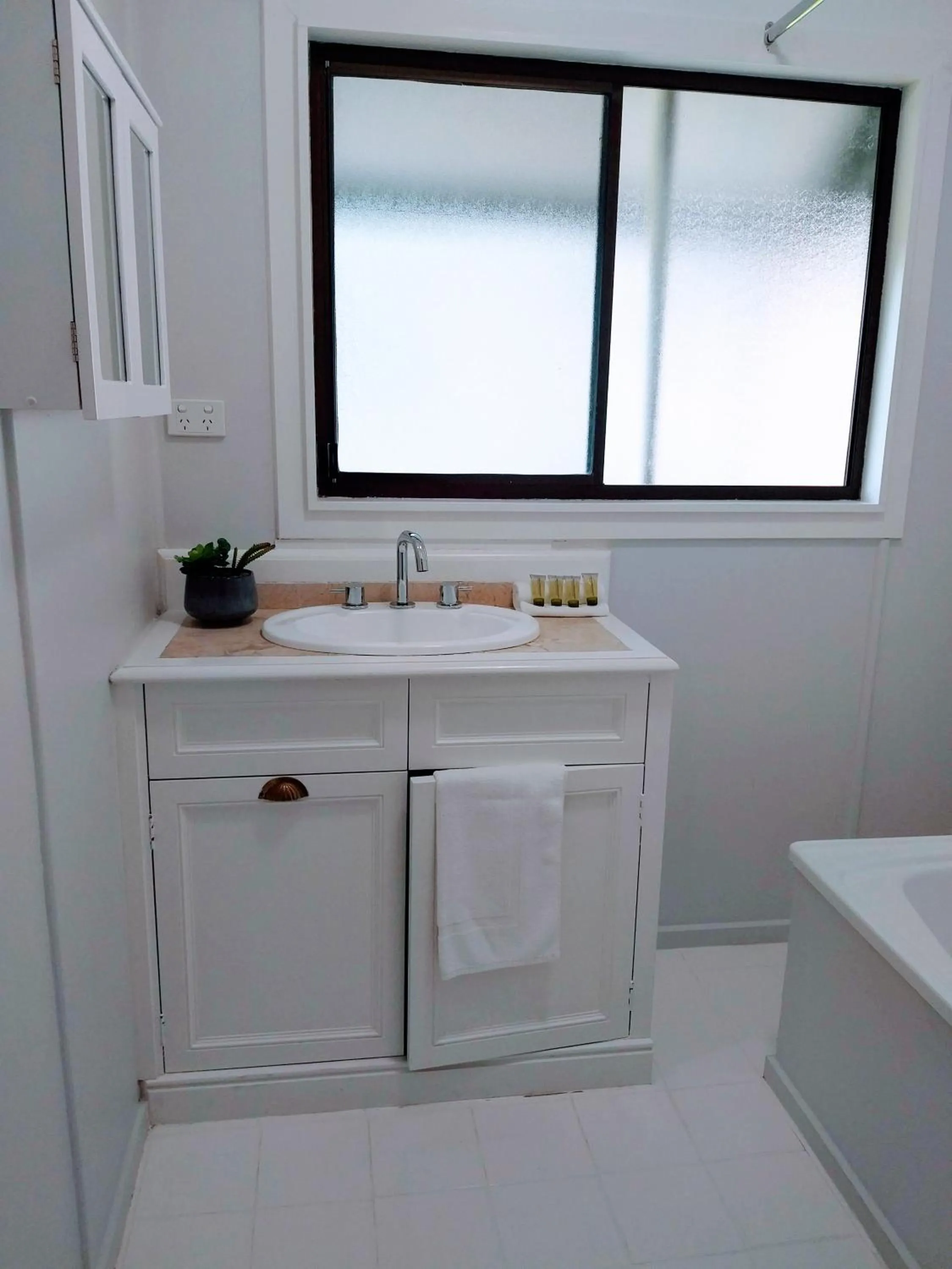 Bathroom in Lake Hume Resort