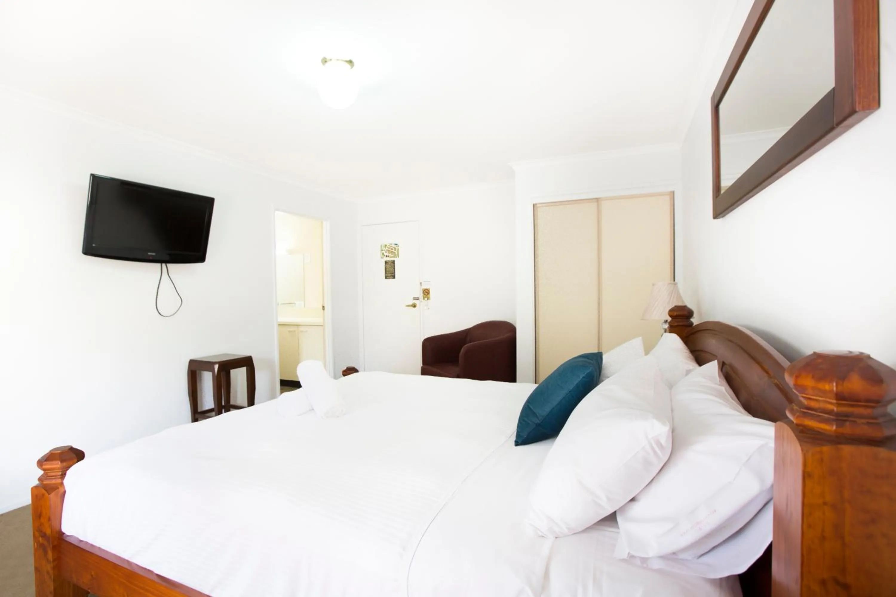 Bed in Lake Hume Resort