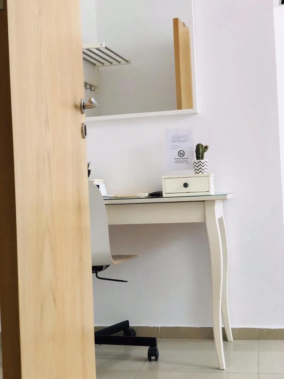 Coffee/tea facilities in Executive Rooms and Suites Play