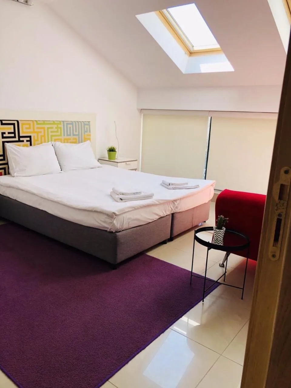 Photo of the whole room, Bed in Executive Rooms and Suites Play