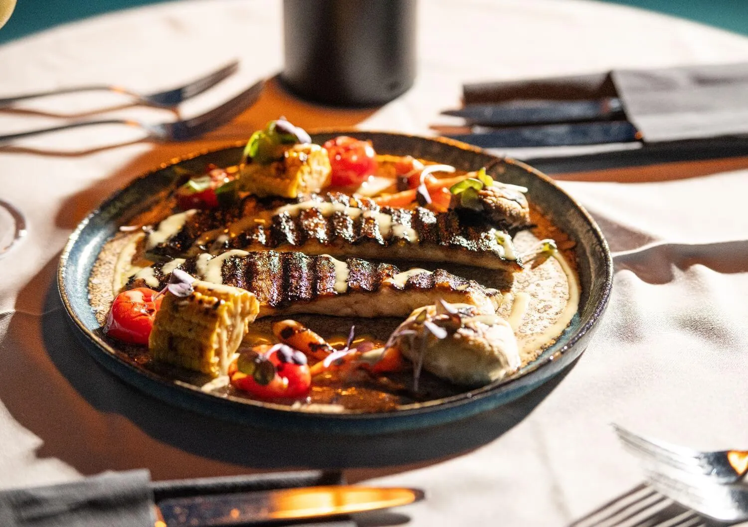 Restaurant/places to eat in Karavia Lux Inn