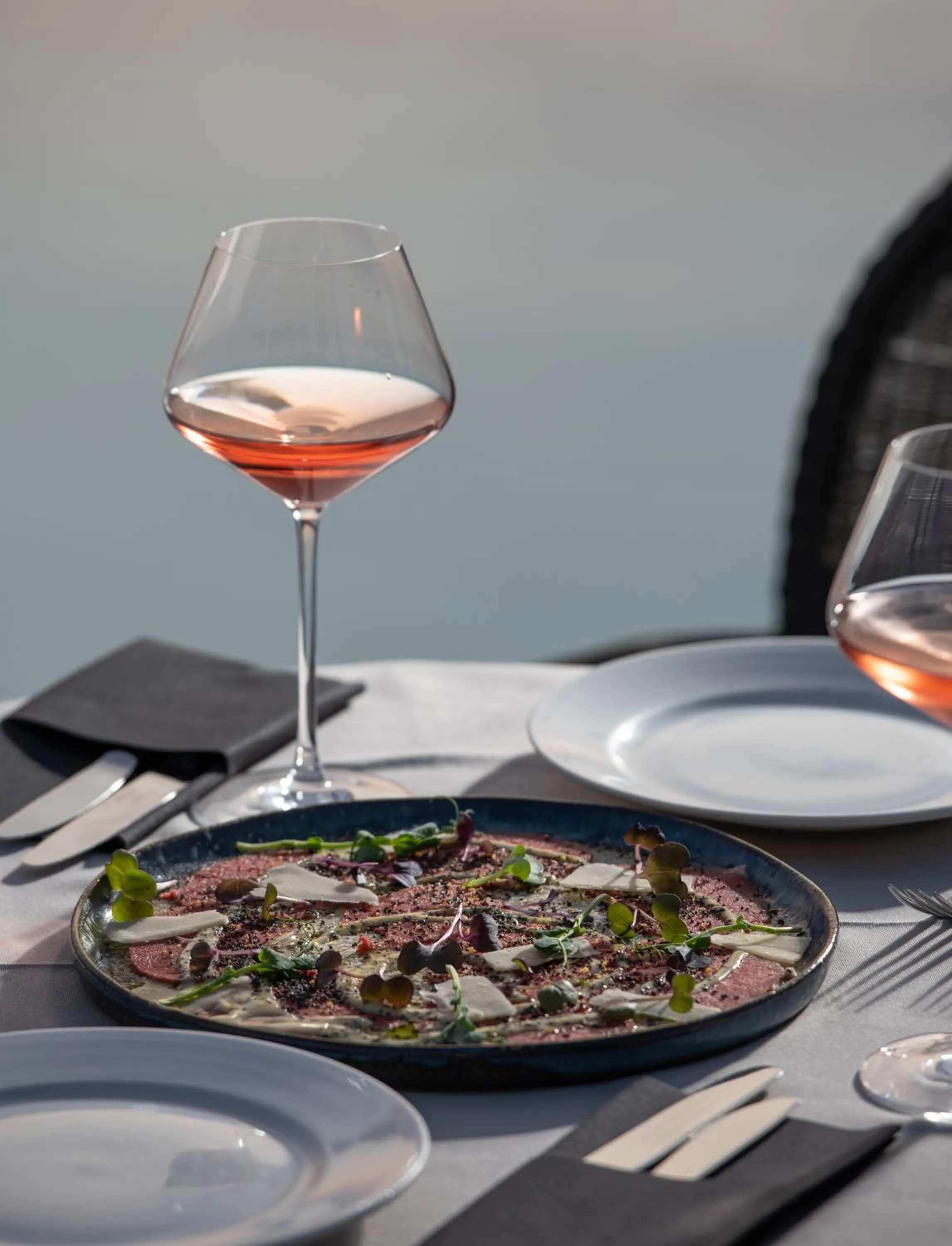 Restaurant/places to eat in Karavia Lux Inn