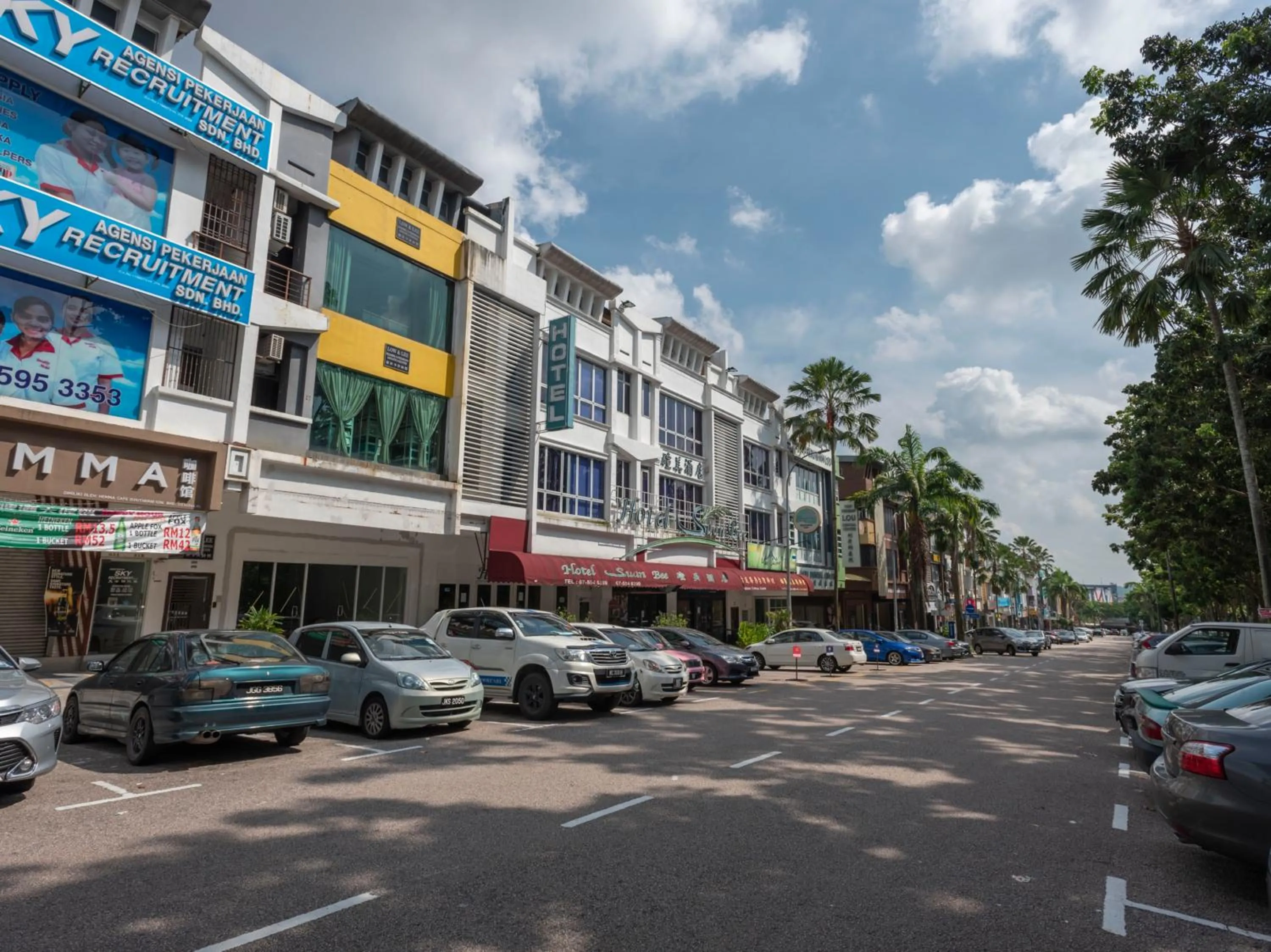 Facade/entrance, Property Building in Hotel Suan Bee Sutera