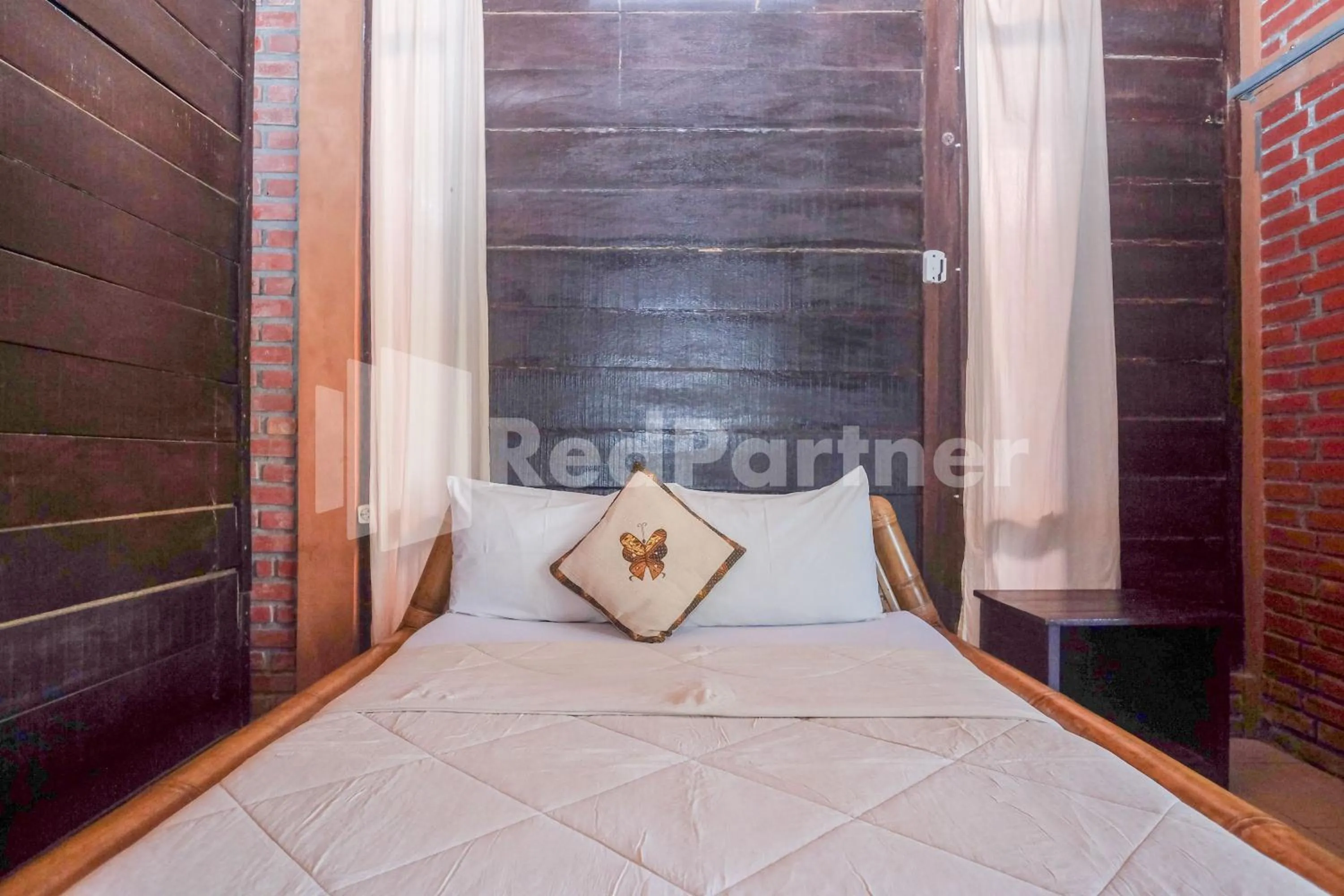 Bed in Kebon Krapyak Cottage Syariah Mitra RedDoorz near Stadion Maguwoharjo