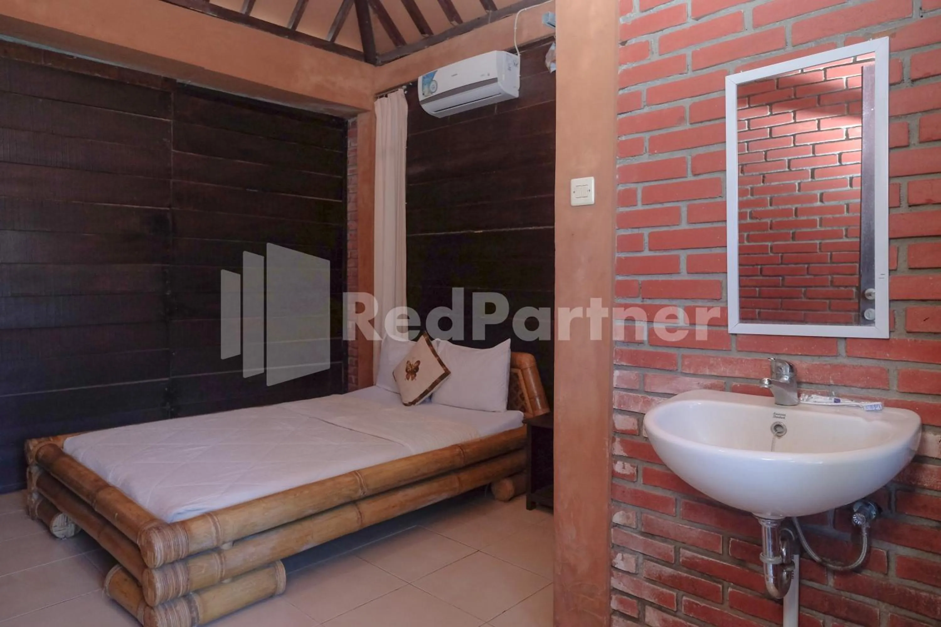 Bed in Kebon Krapyak Cottage Syariah Mitra RedDoorz near Stadion Maguwoharjo