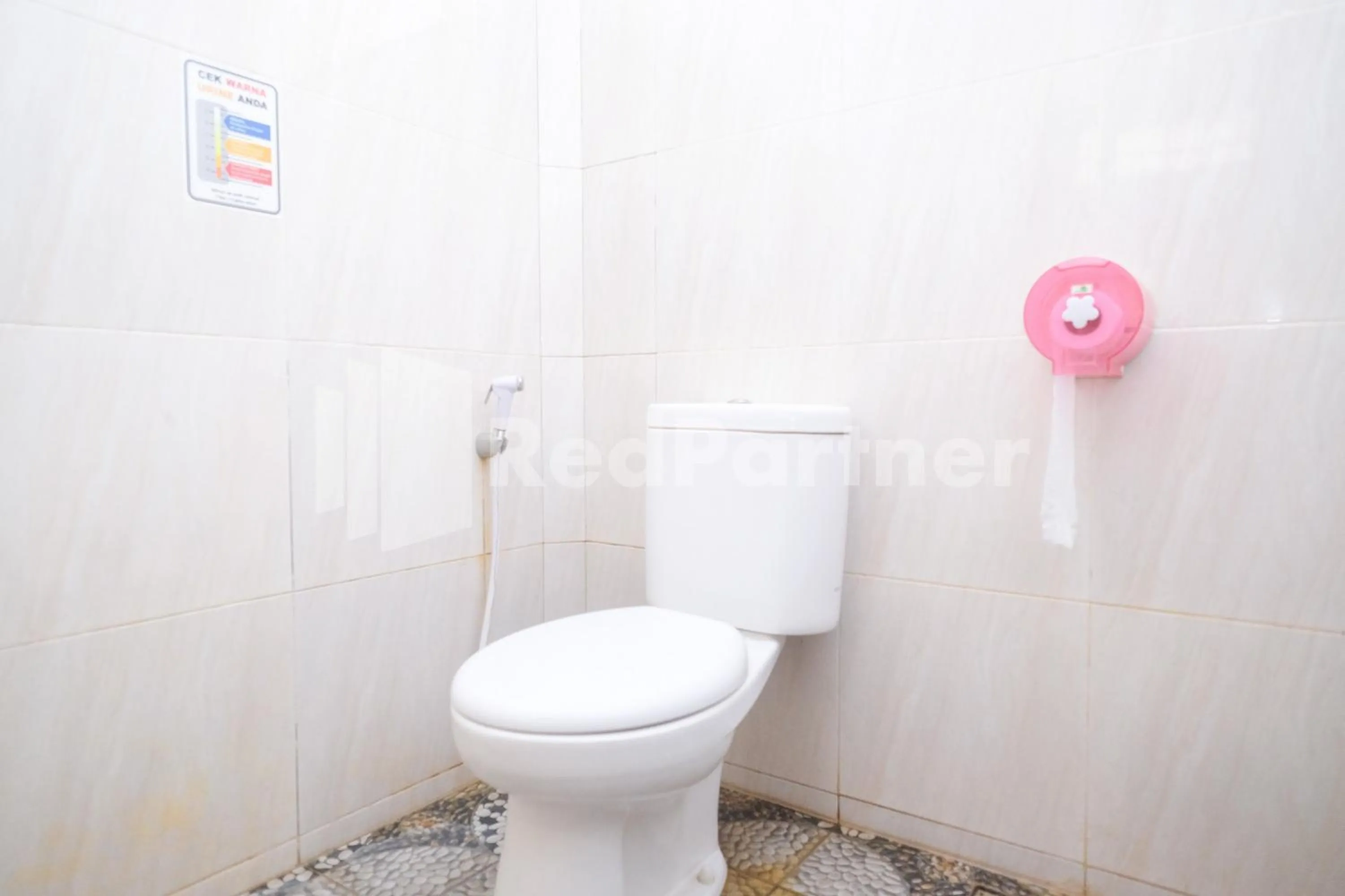 Bathroom in Kebon Krapyak Cottage Syariah Mitra RedDoorz near Stadion Maguwoharjo