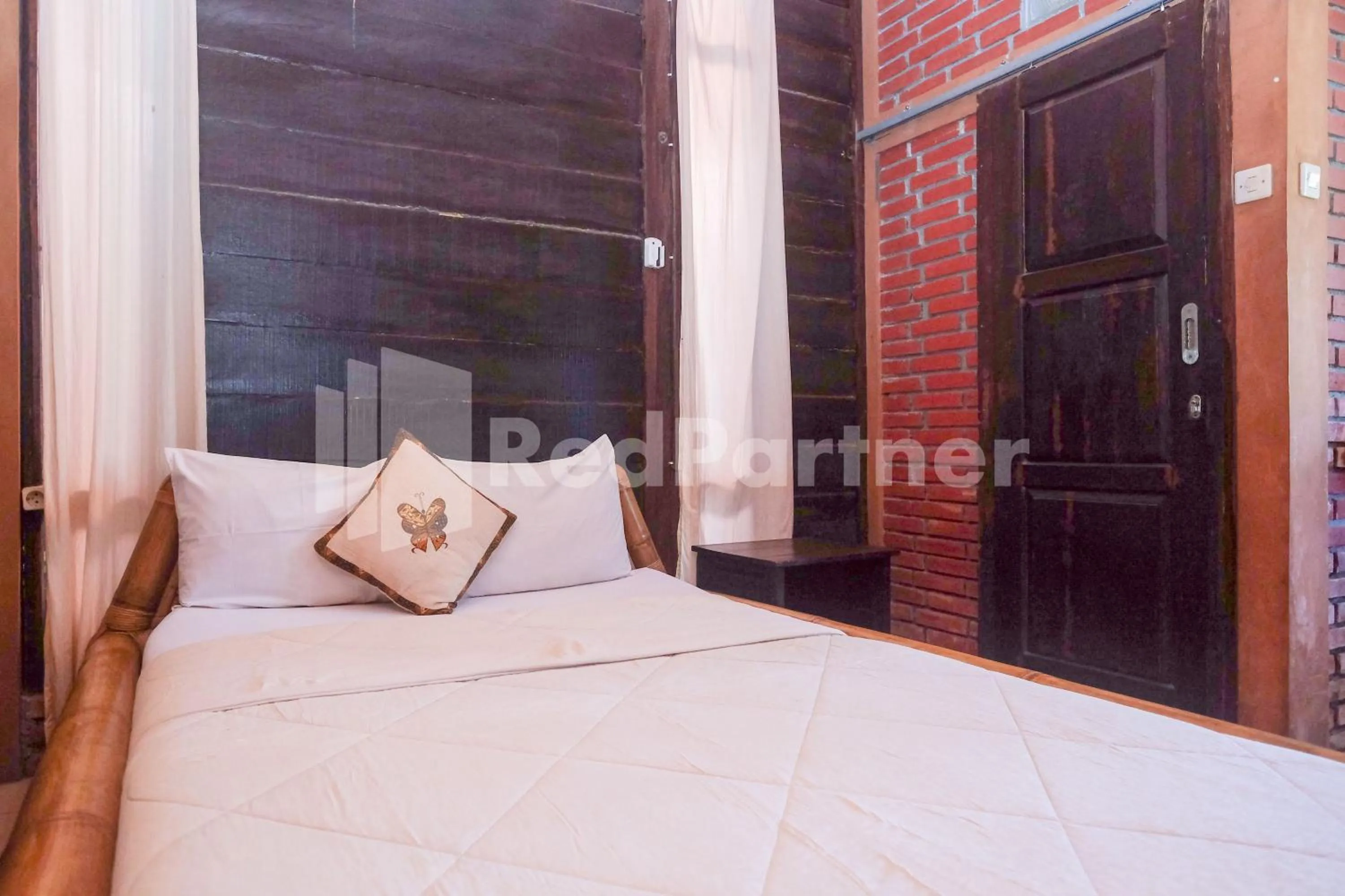 Bed in Kebon Krapyak Cottage Syariah Mitra RedDoorz near Stadion Maguwoharjo