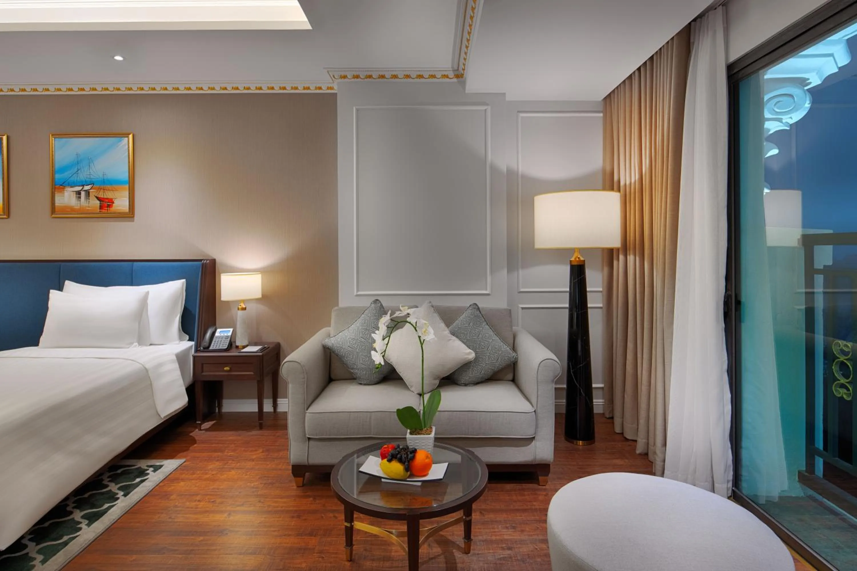 Seating area, Bed in FLC Halong Bay Golf Club & Luxury Resort