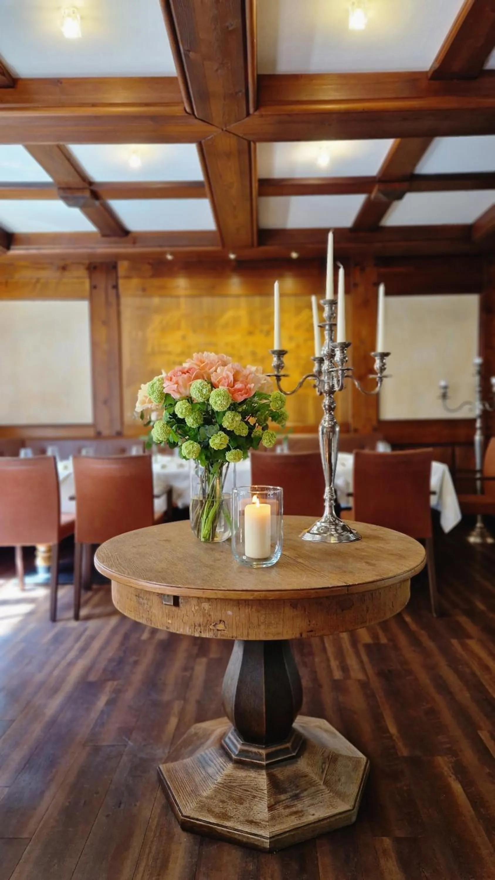 Restaurant/places to eat in Hotel Ross