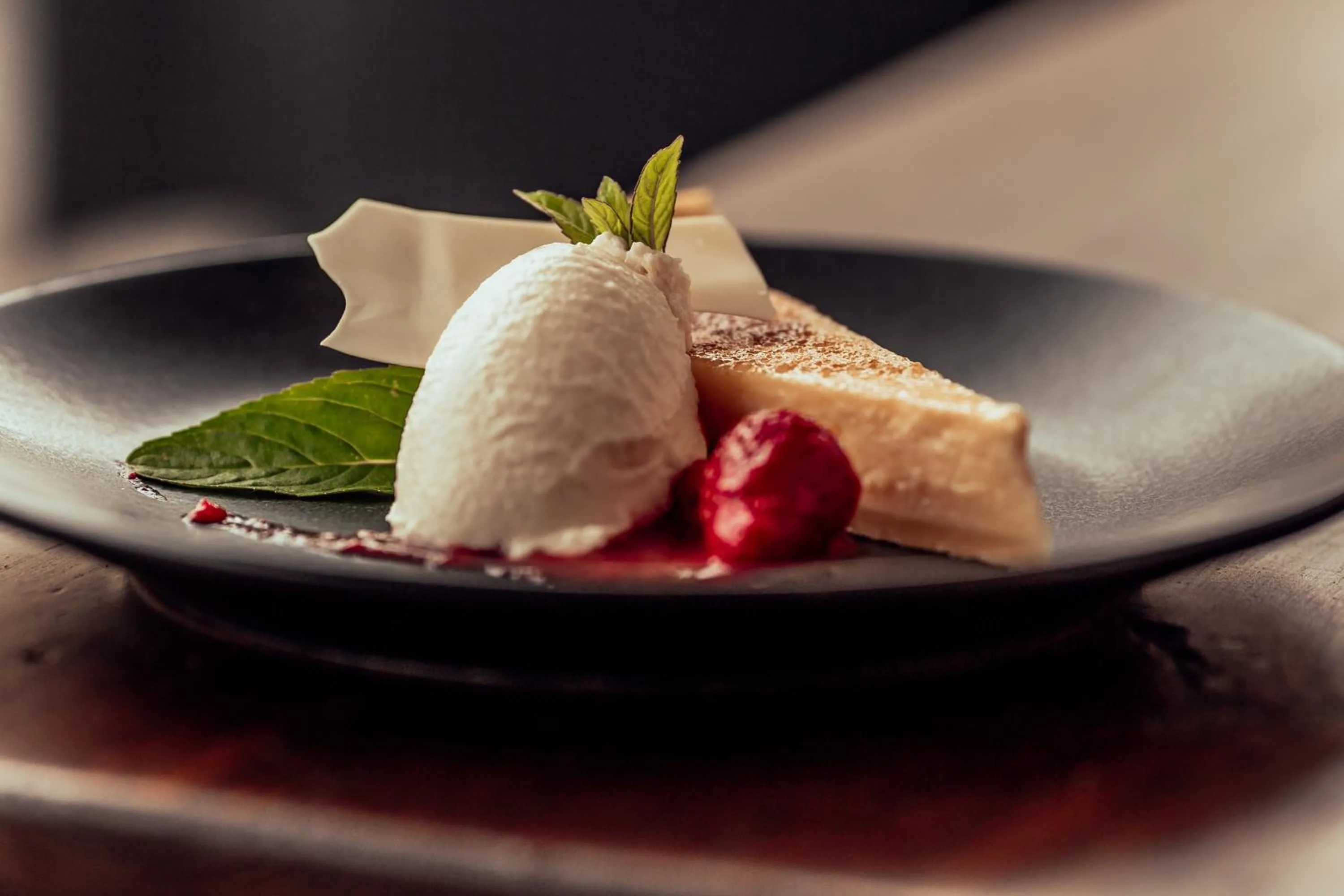 Restaurant/places to eat in Hotel Ross