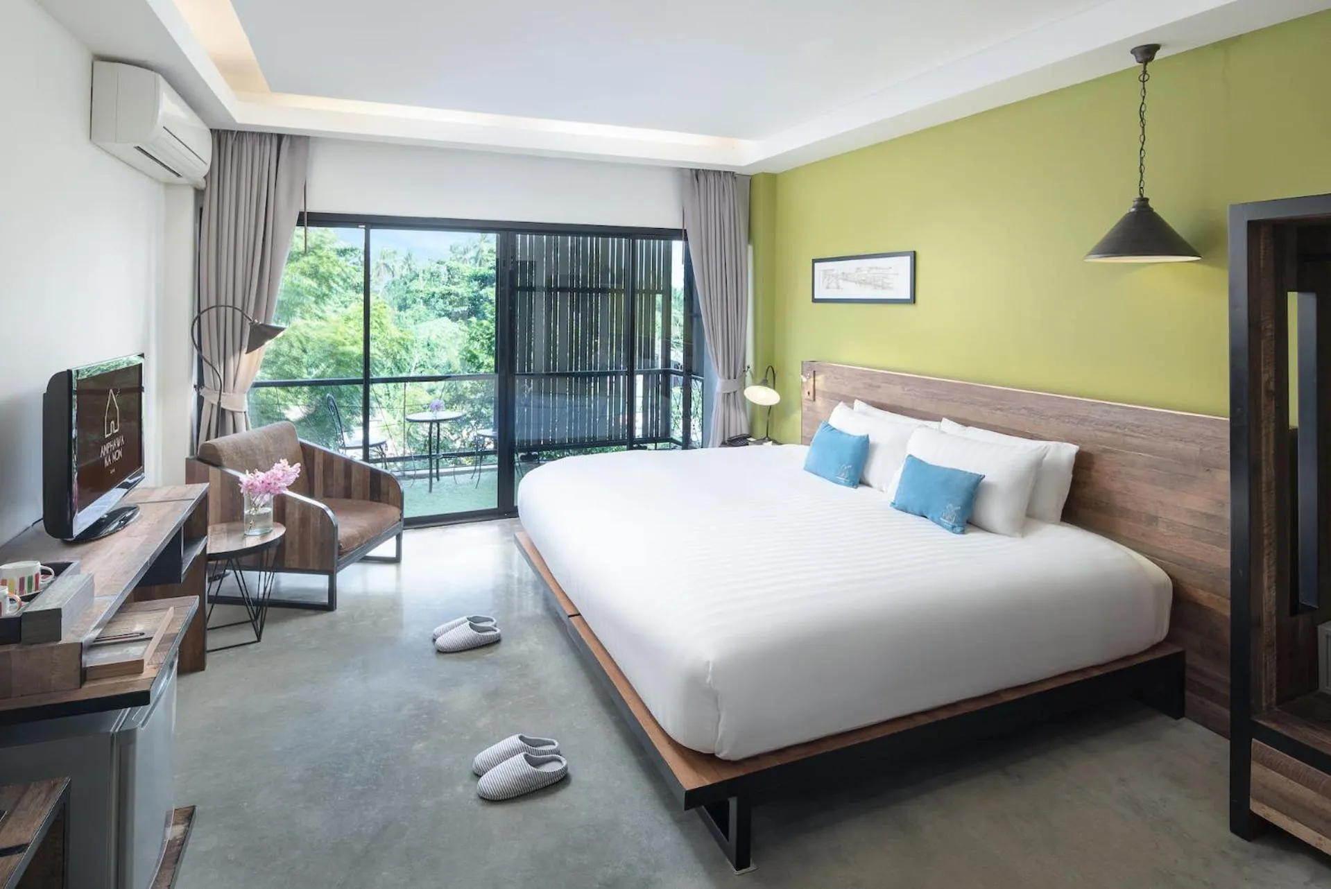 Bed in Amphawa Nanon Hotel