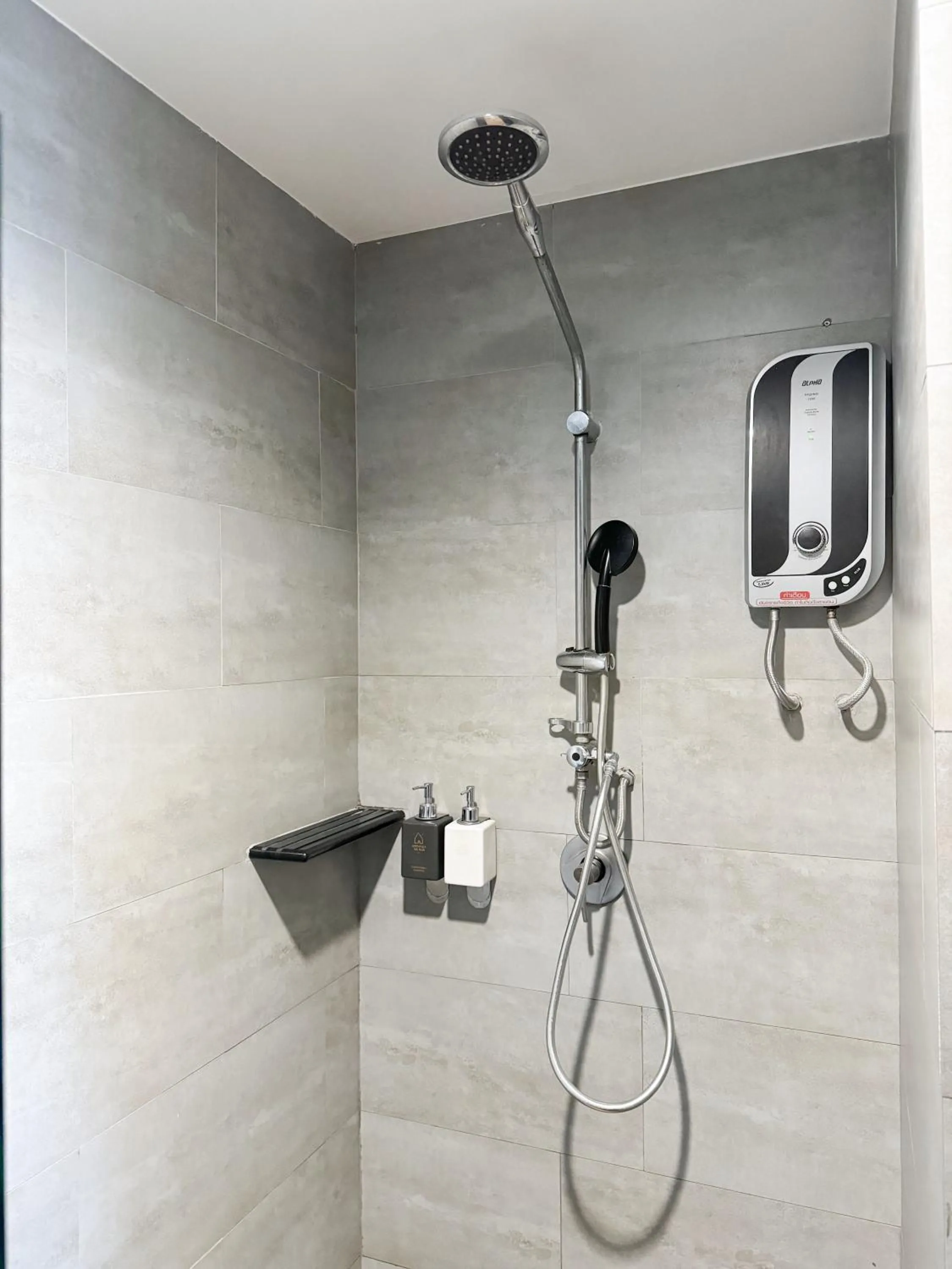 Shower in Amphawa Nanon Hotel