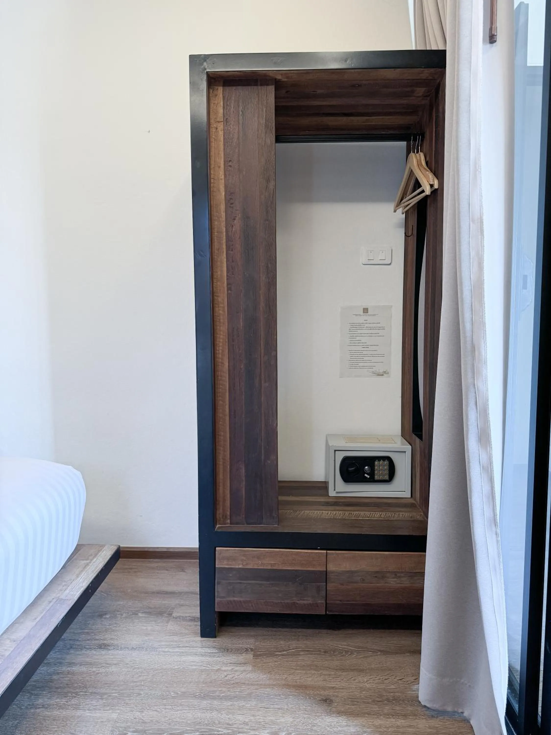 safe, Bed in Amphawa Nanon Hotel