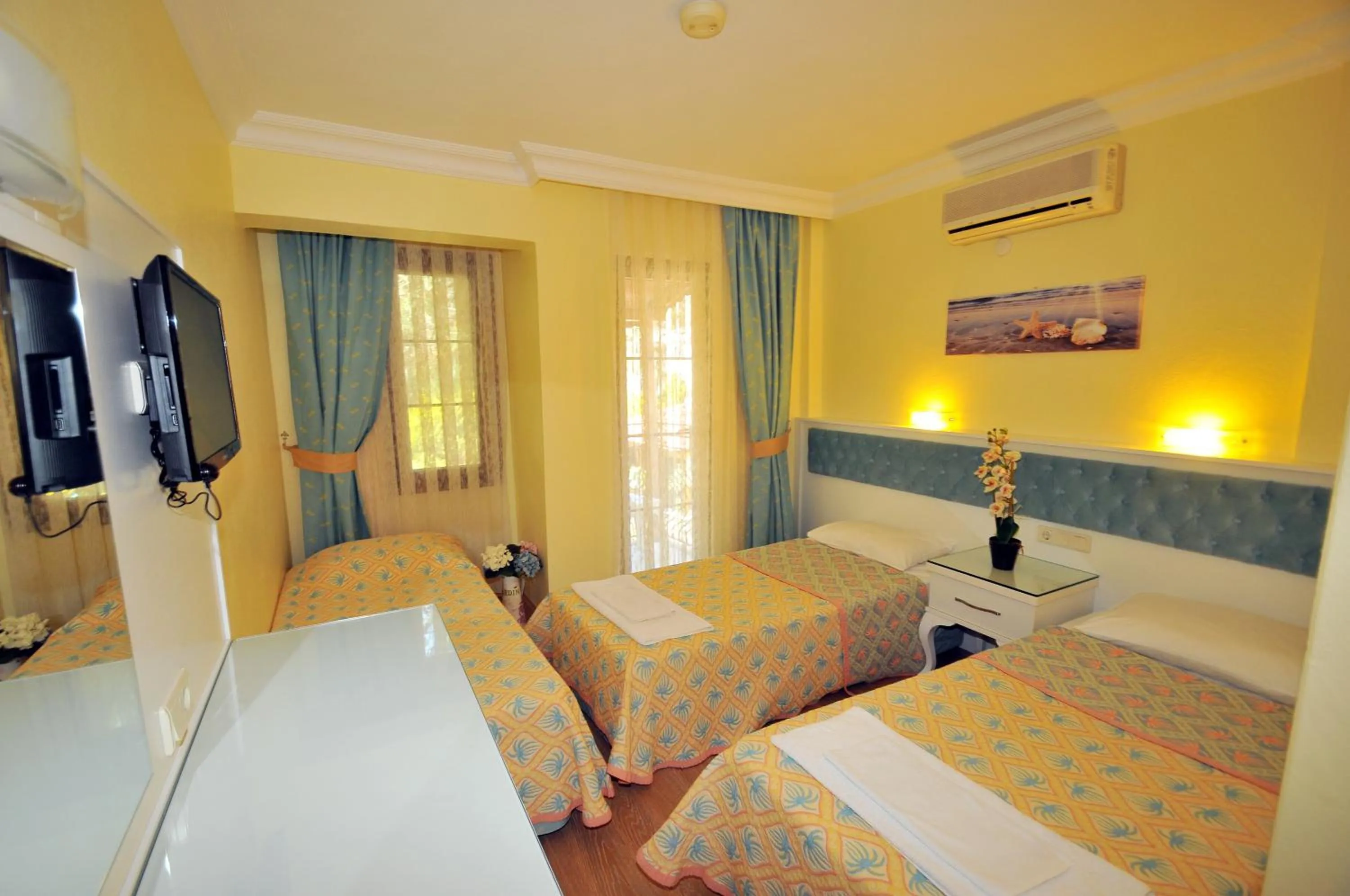 Photo of the whole room in İlkiz Beach Hotel