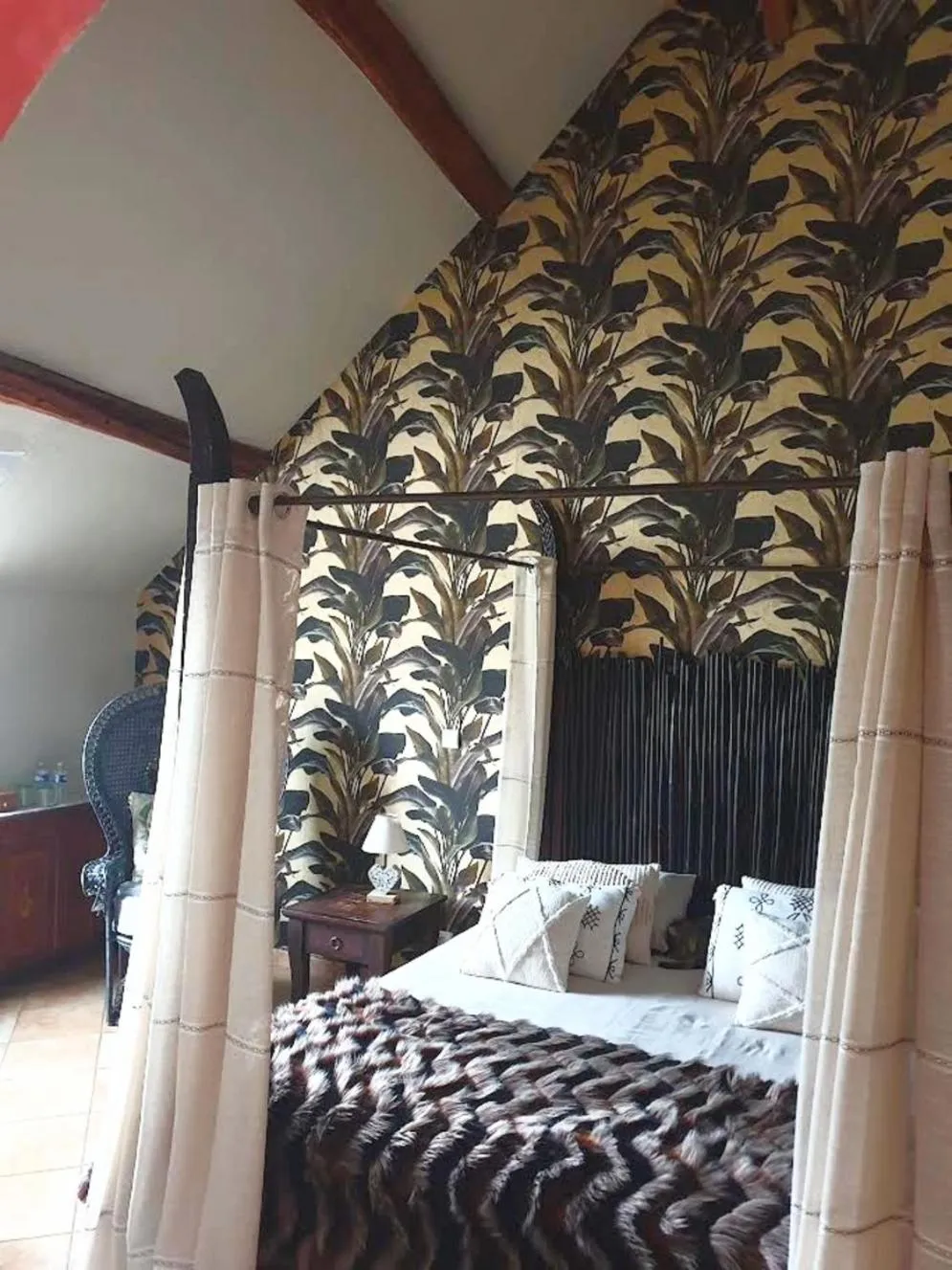 Bed in Les Roses de Montherlant