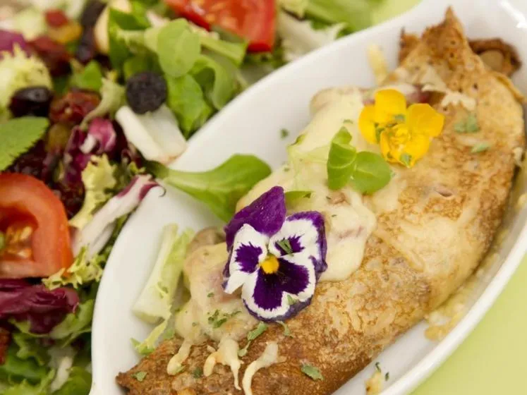 Dining area in Les Roses de Montherlant