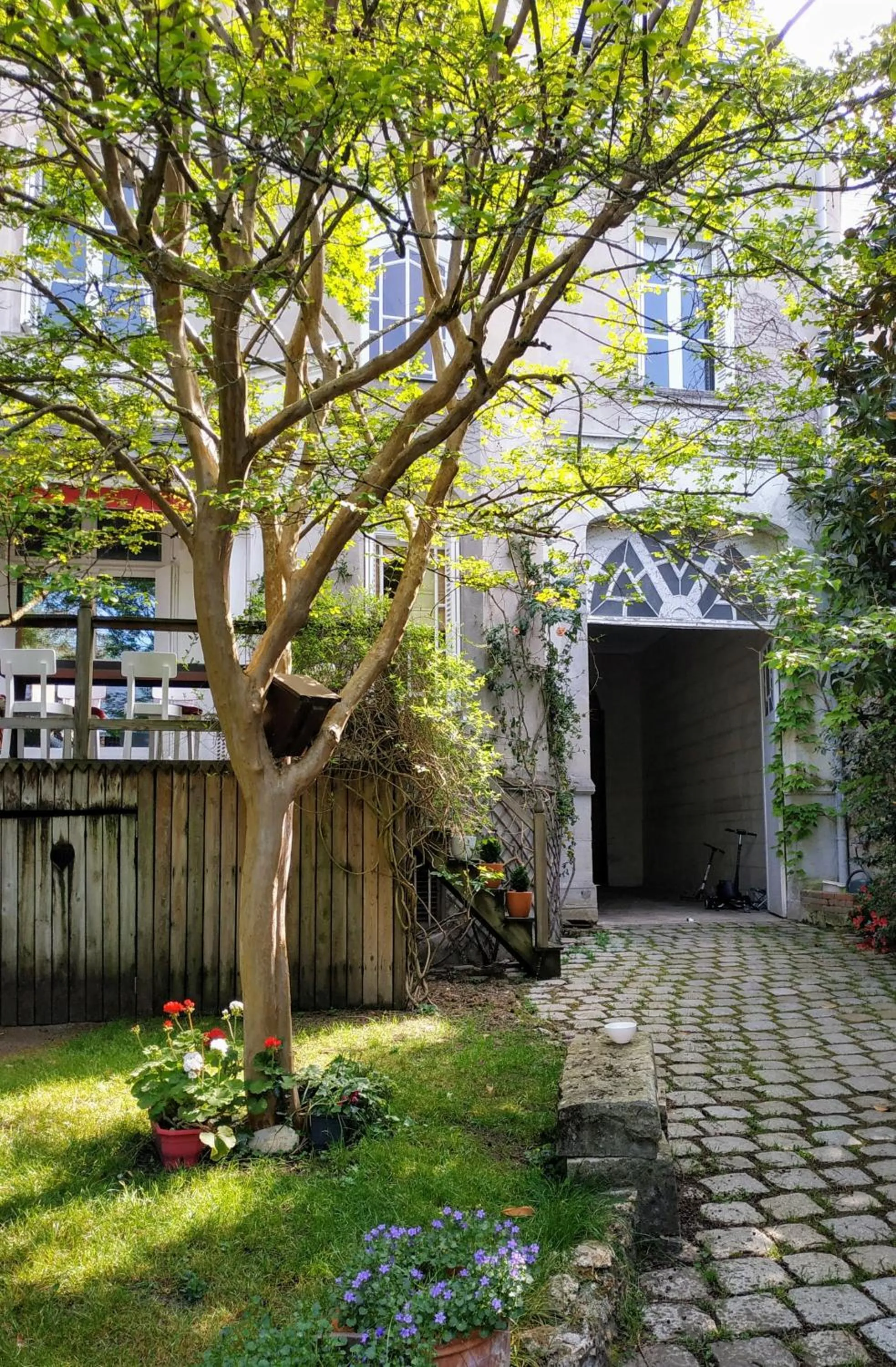 Property building in La Maison Jules