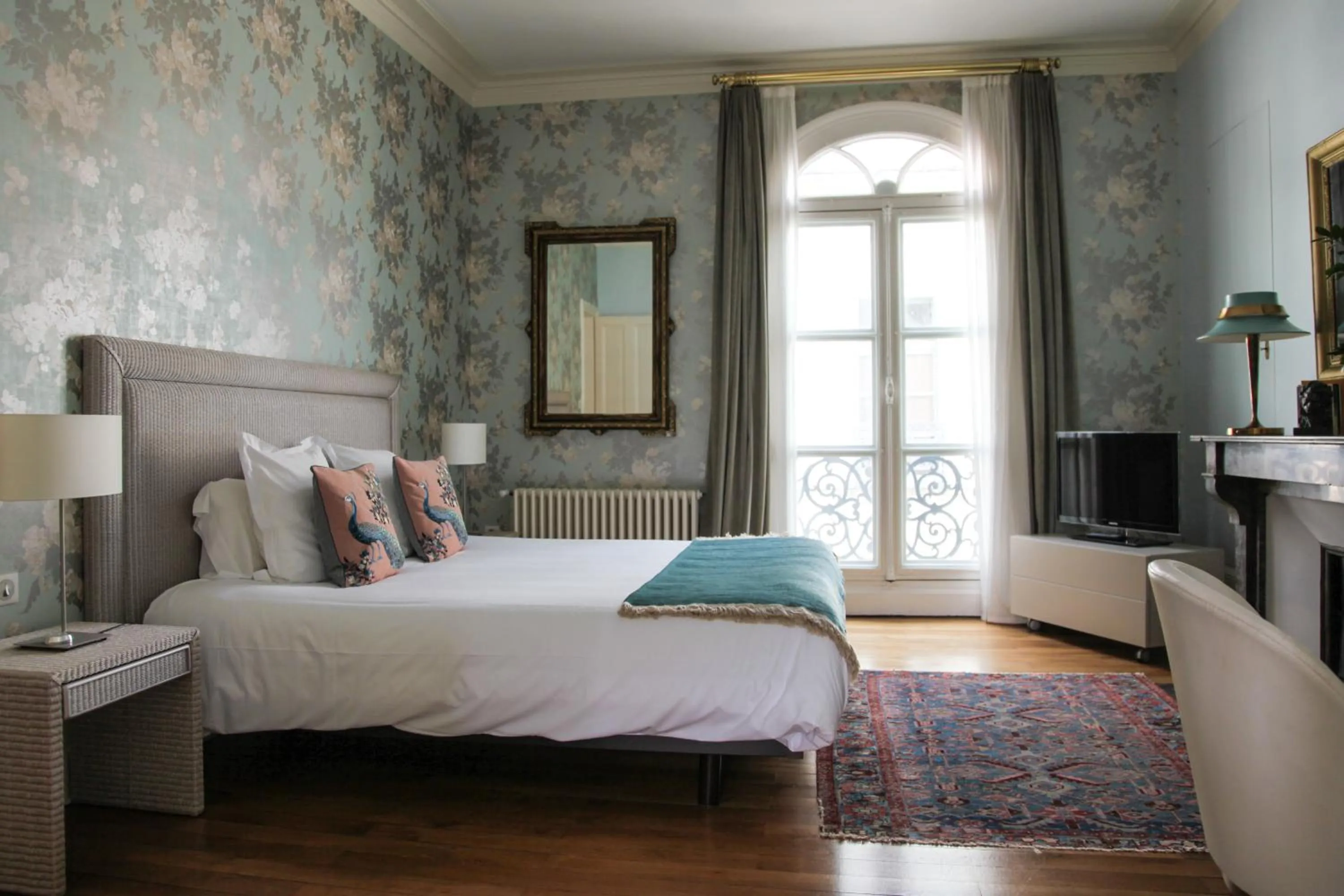 Photo of the whole room, Bed in La Maison Jules