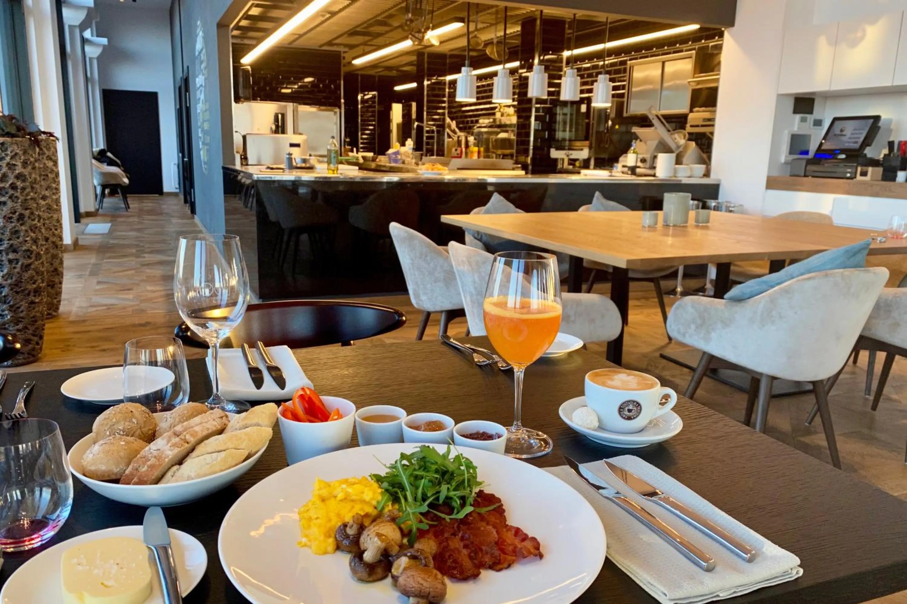 Restaurant/places to eat in Apartamenty Marina z widokiem na morze