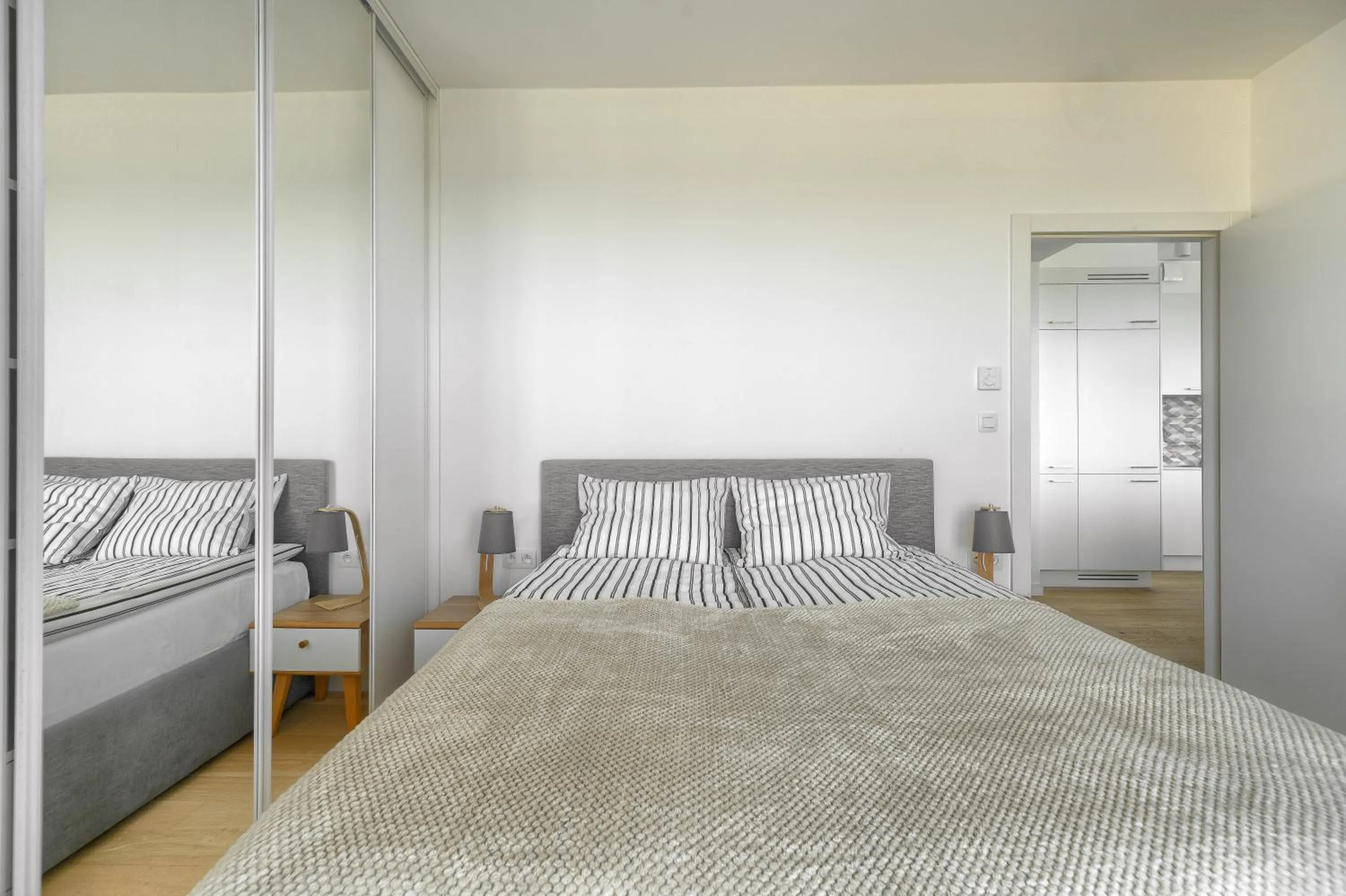 Bedroom, Bed in Apartamenty Marina z widokiem na morze