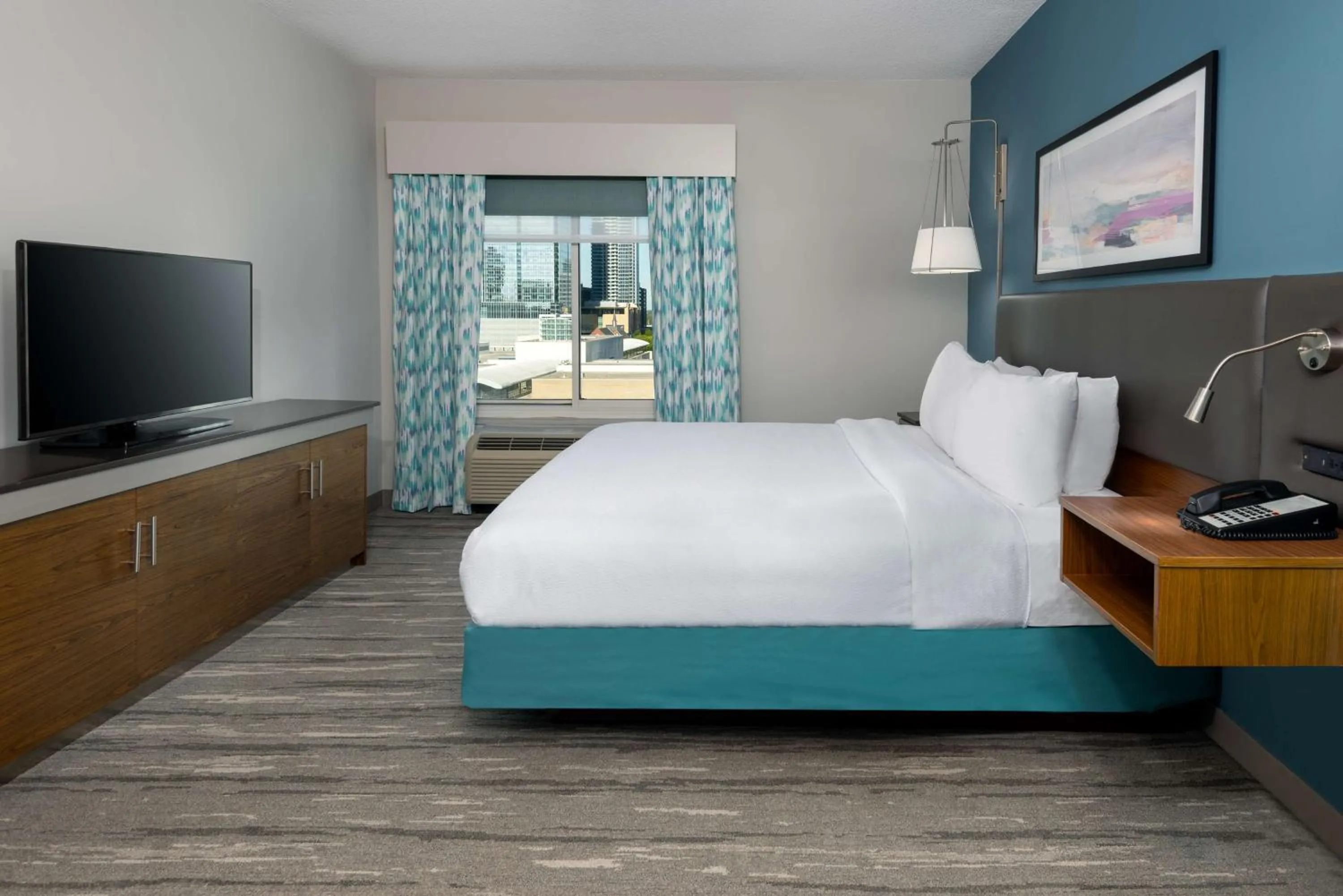 Bed in Hilton Garden Inn Charlotte Uptown