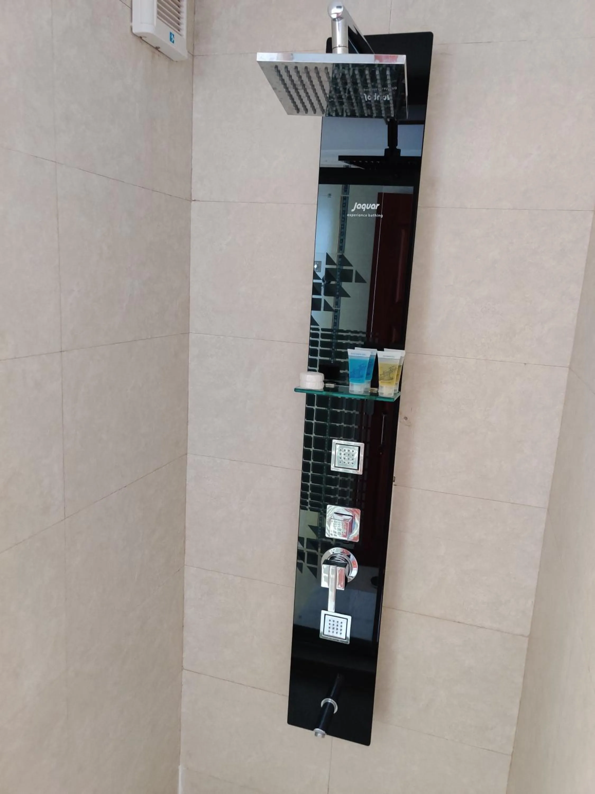 Shower in Hotel Nikko Towers