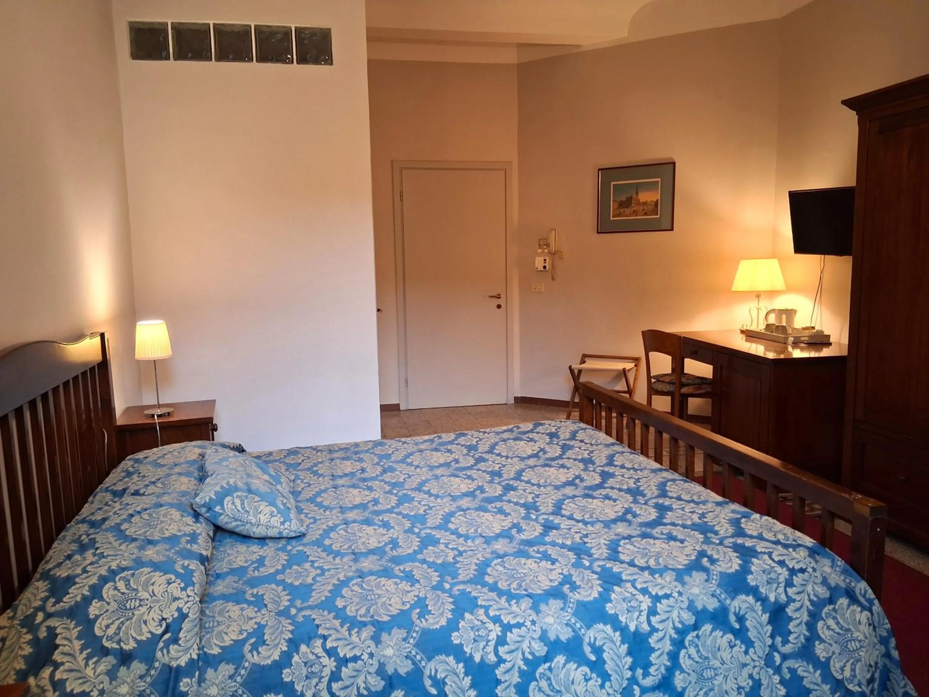 Bed in Hotel Tourist House