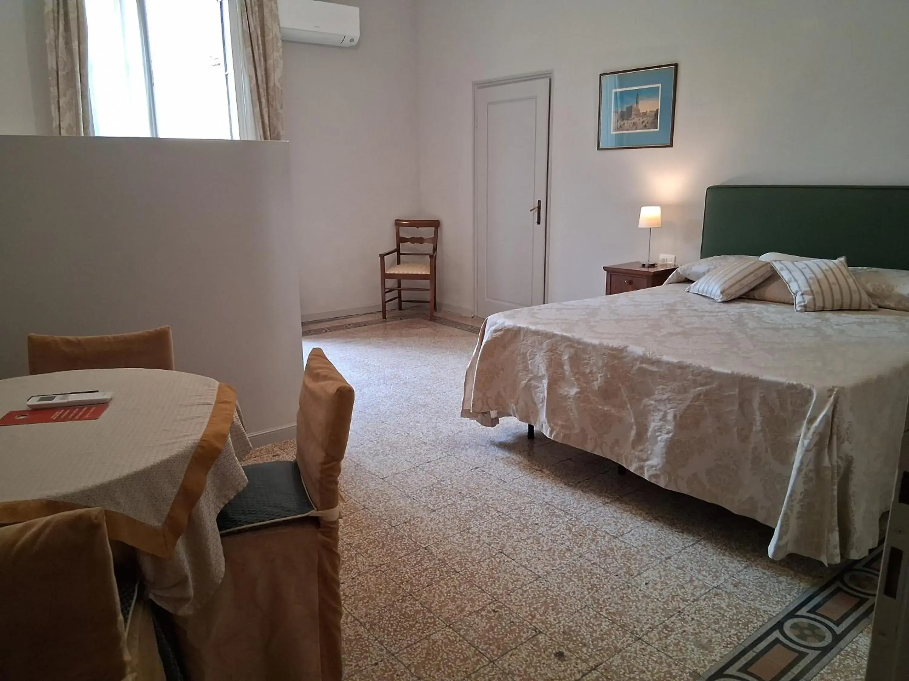 Quadruple Room in Hotel Tourist House Quadruple Room in Hotel Tourist House