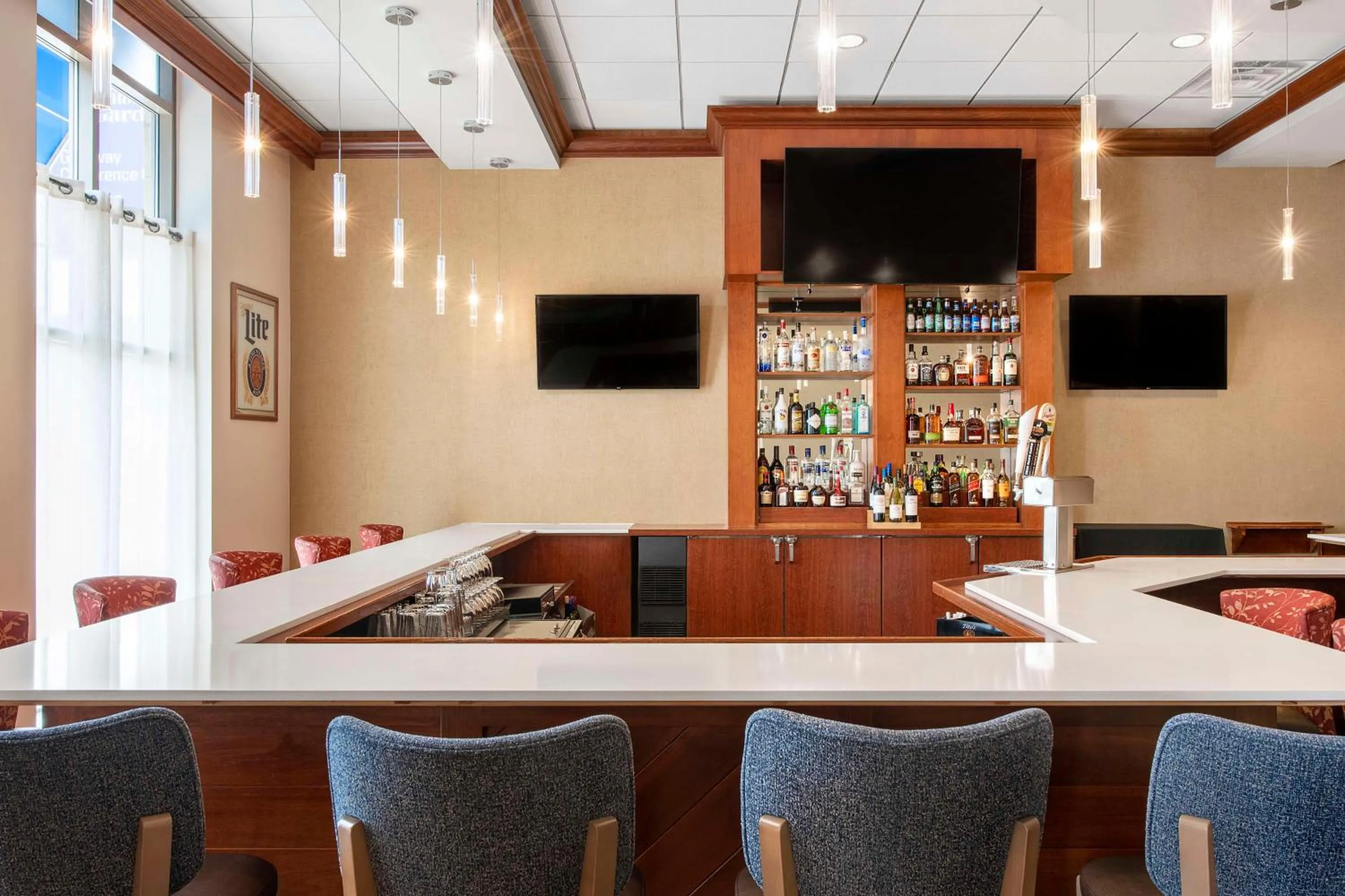 Lounge or bar in Hilton Garden Inn Cleveland Downtown