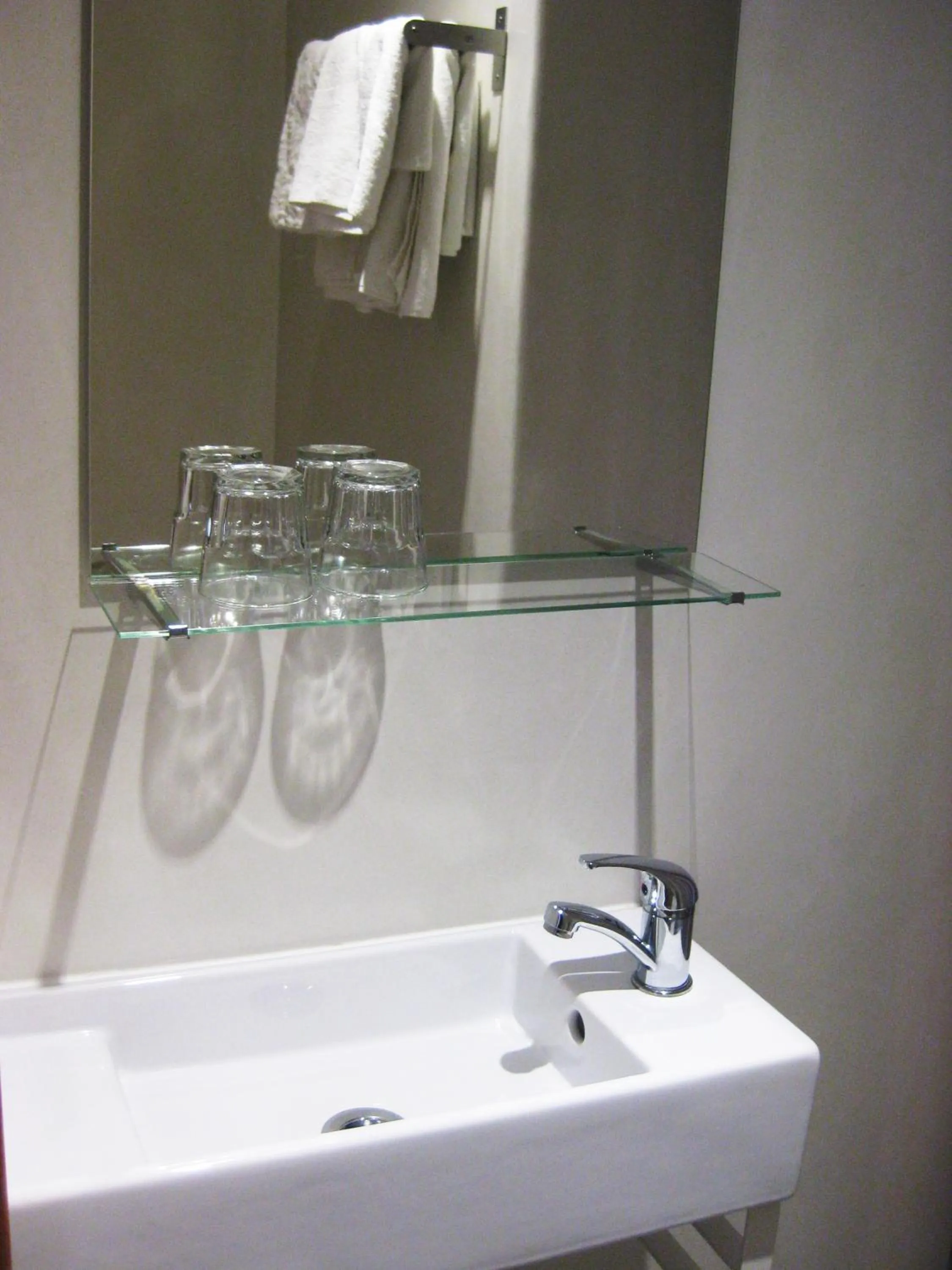 Bathroom in La Malagueña by Croma