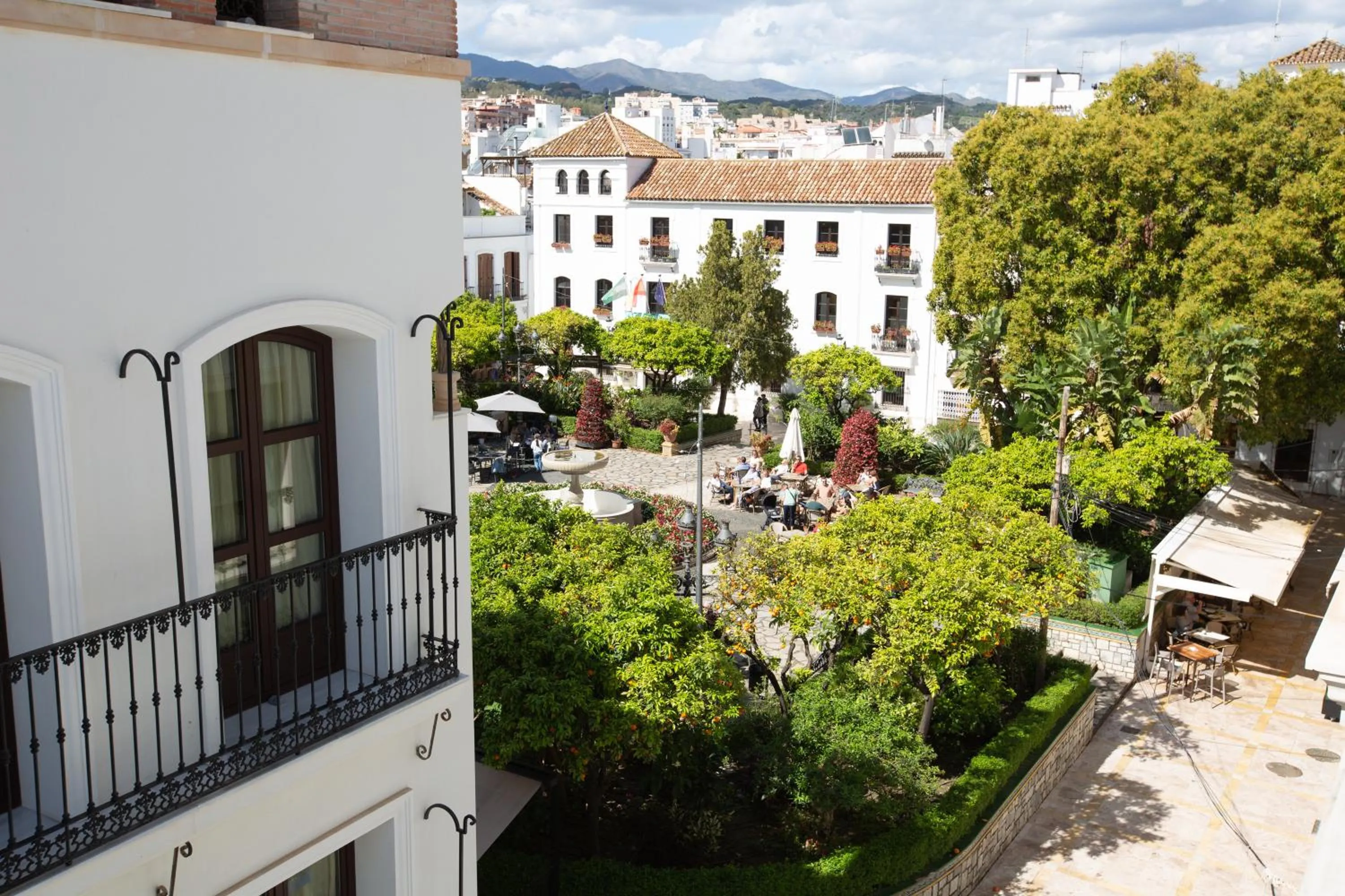 Property building in La Malagueña by Croma