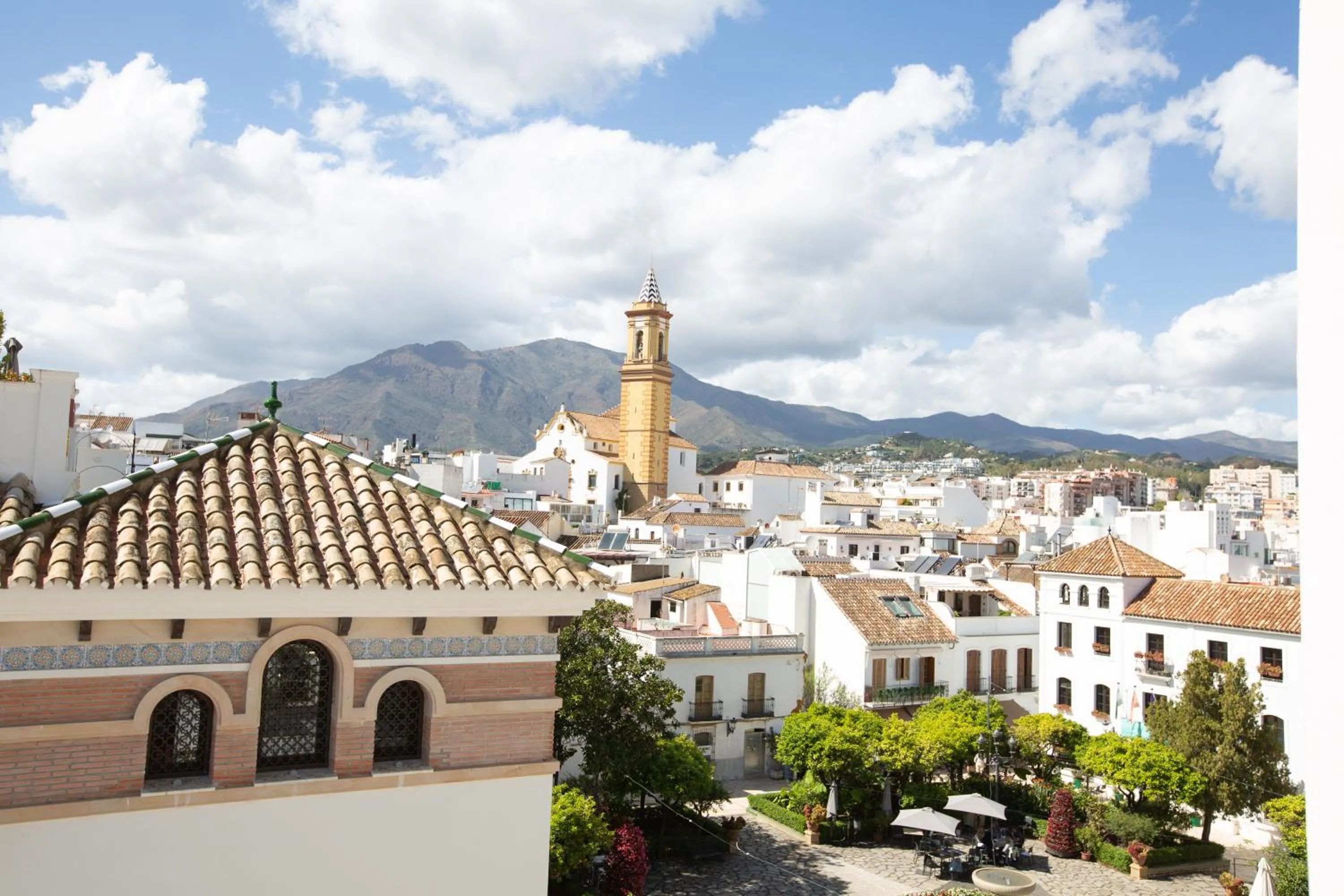 Property building in La Malagueña by Croma