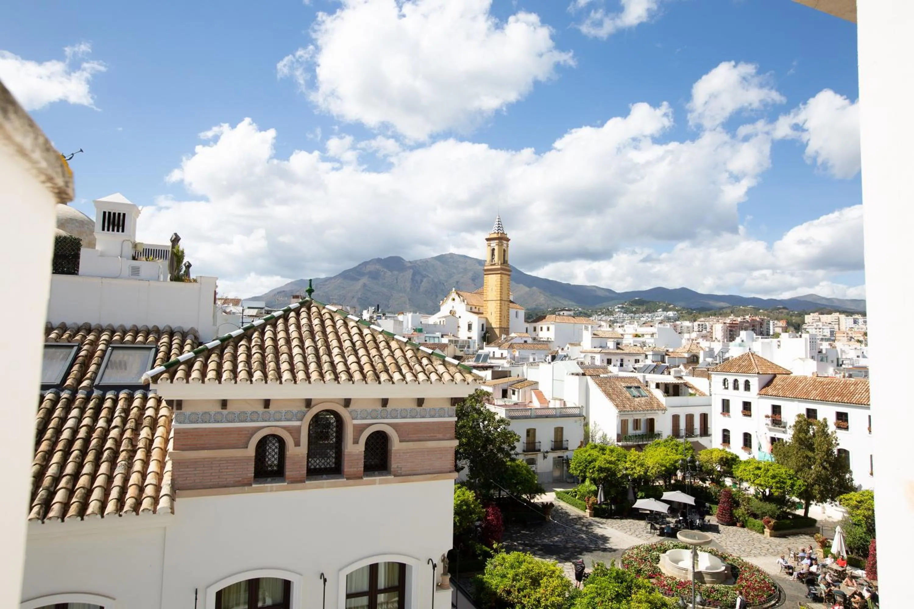 Property building in La Malagueña by Croma