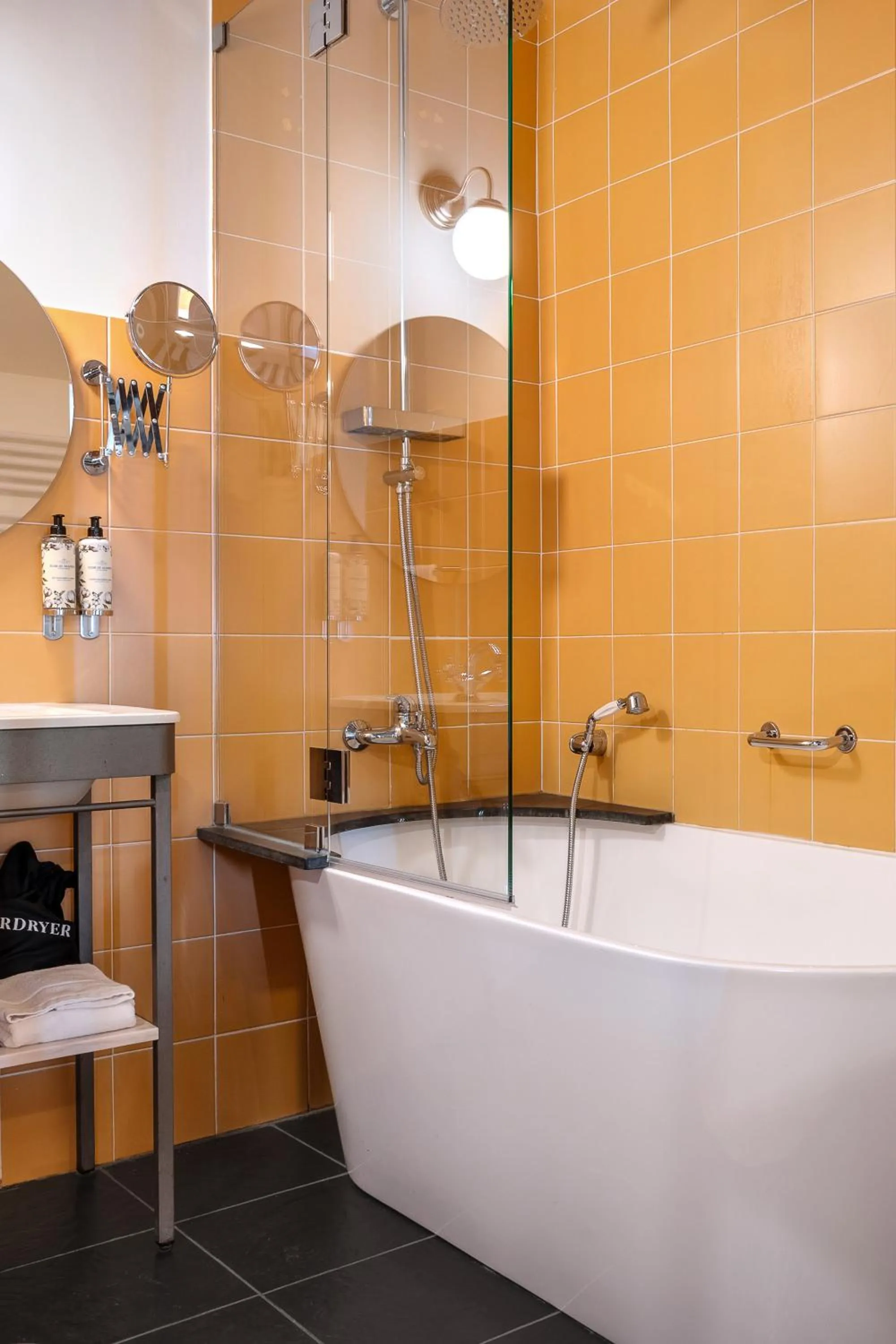 Shower in Rosa Et Al Townhouse