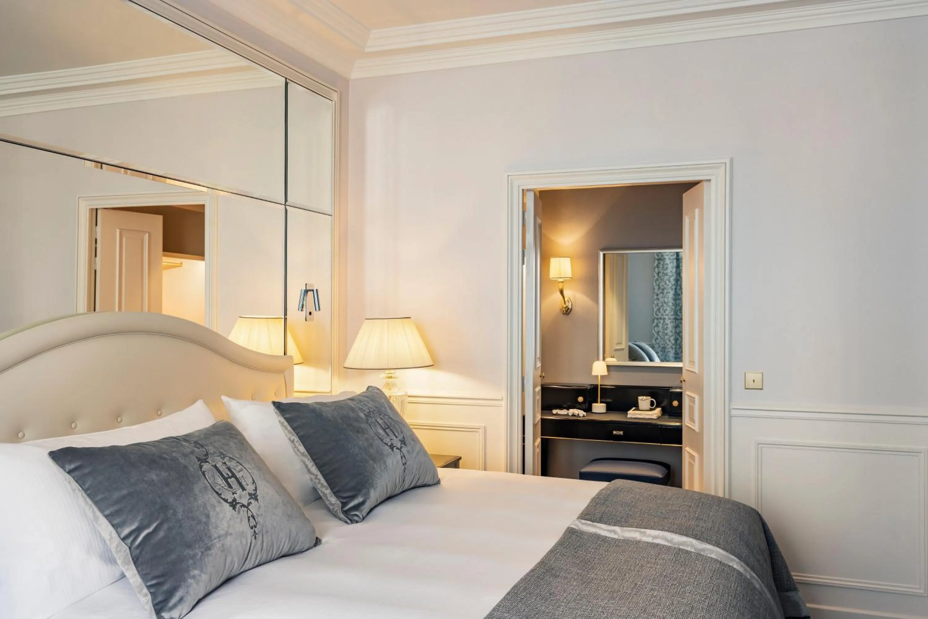 Bedroom, Bed in InterContinental Paris Le Grand by IHG