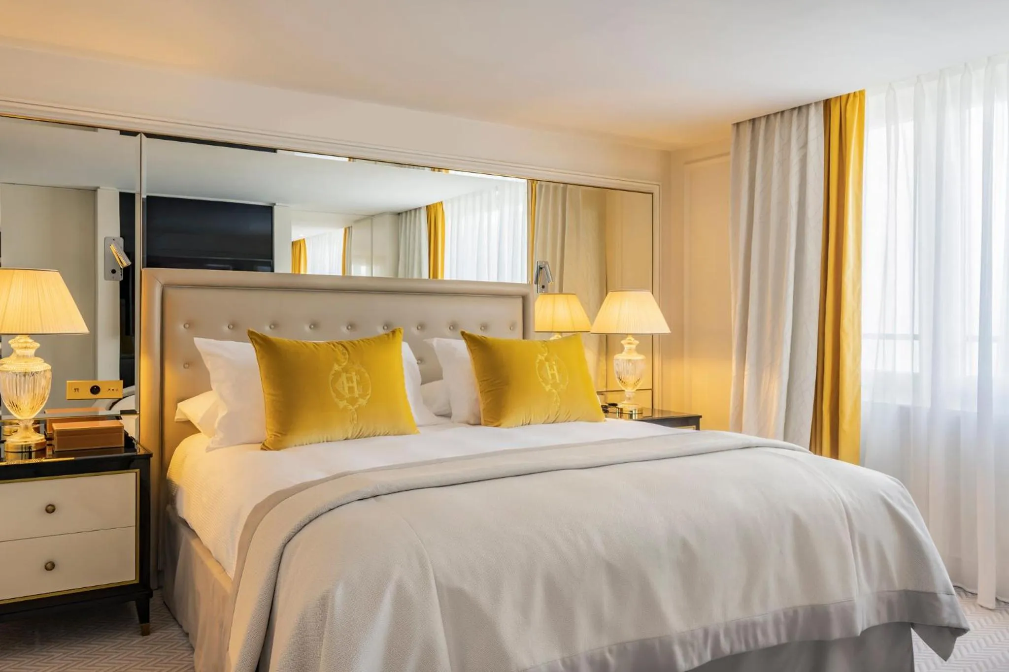 Photo of the whole room, Bed in InterContinental Paris Le Grand by IHG