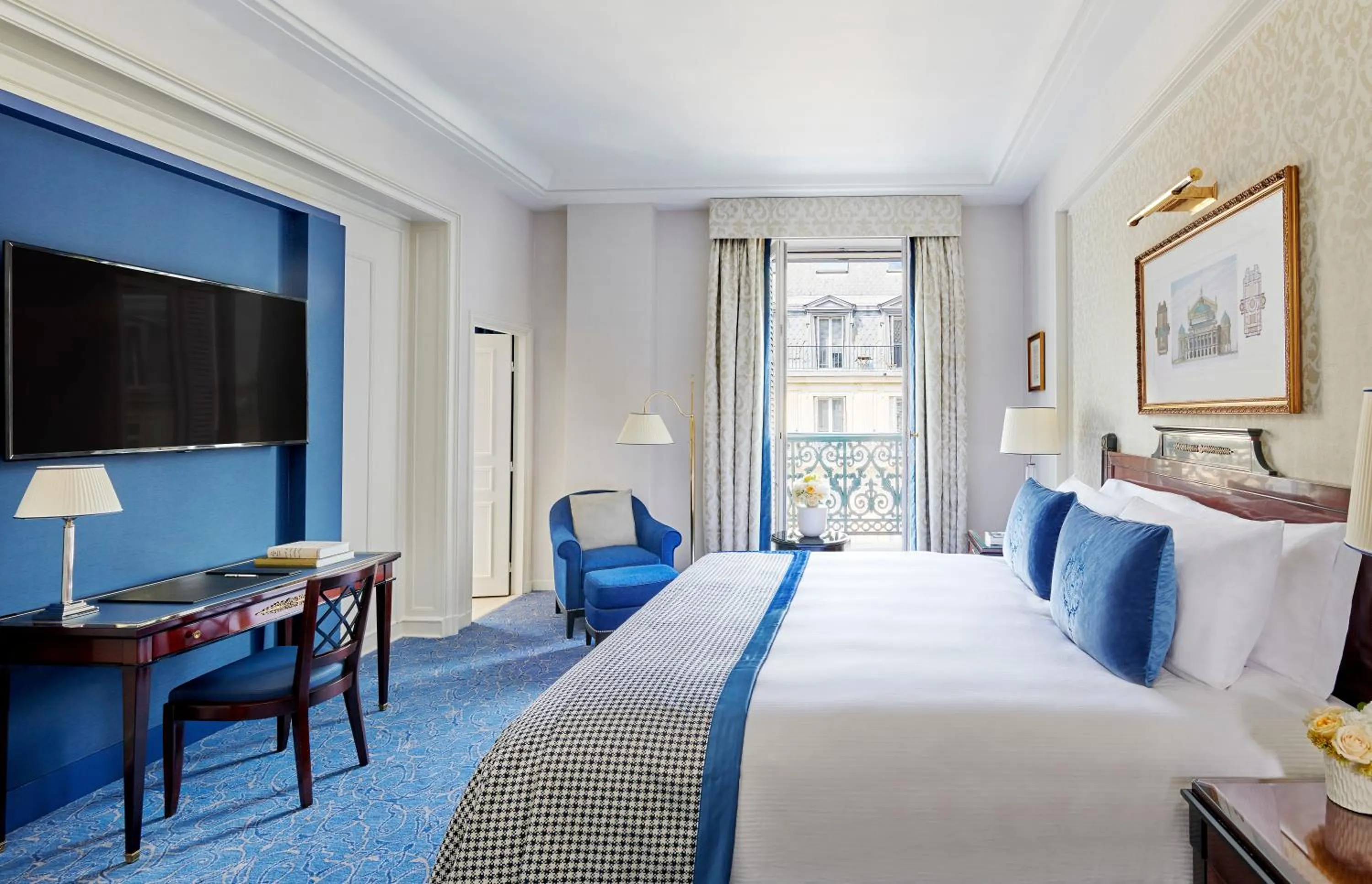 Photo of the whole room, Bed in InterContinental Paris Le Grand by IHG