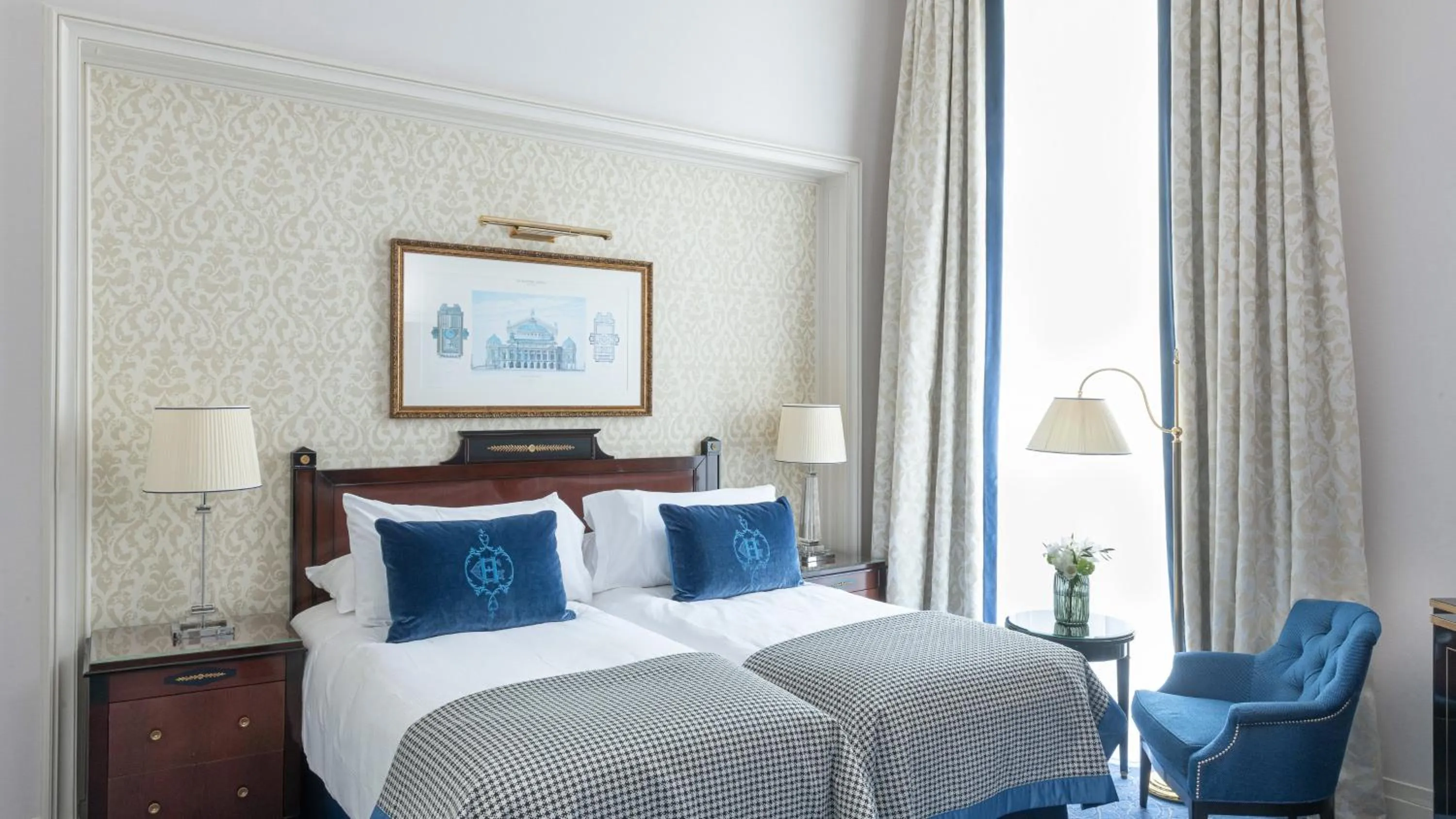 Photo of the whole room, Bed in InterContinental Paris Le Grand by IHG