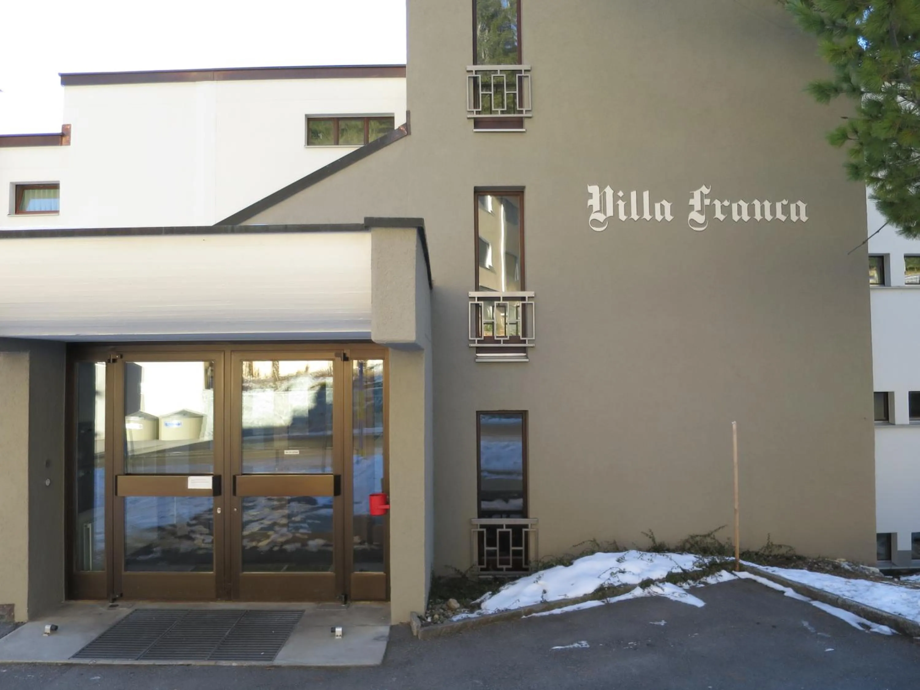 Facade/entrance in Villa Franca E06