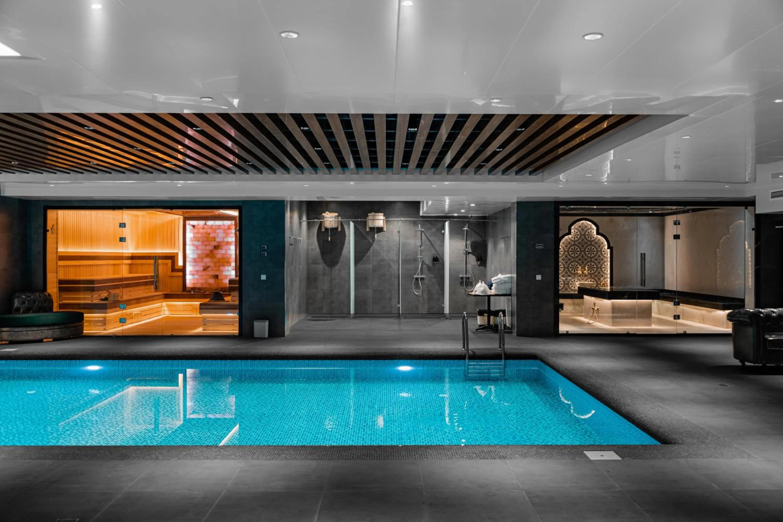 Swimming pool in Mövenpick Samarkand