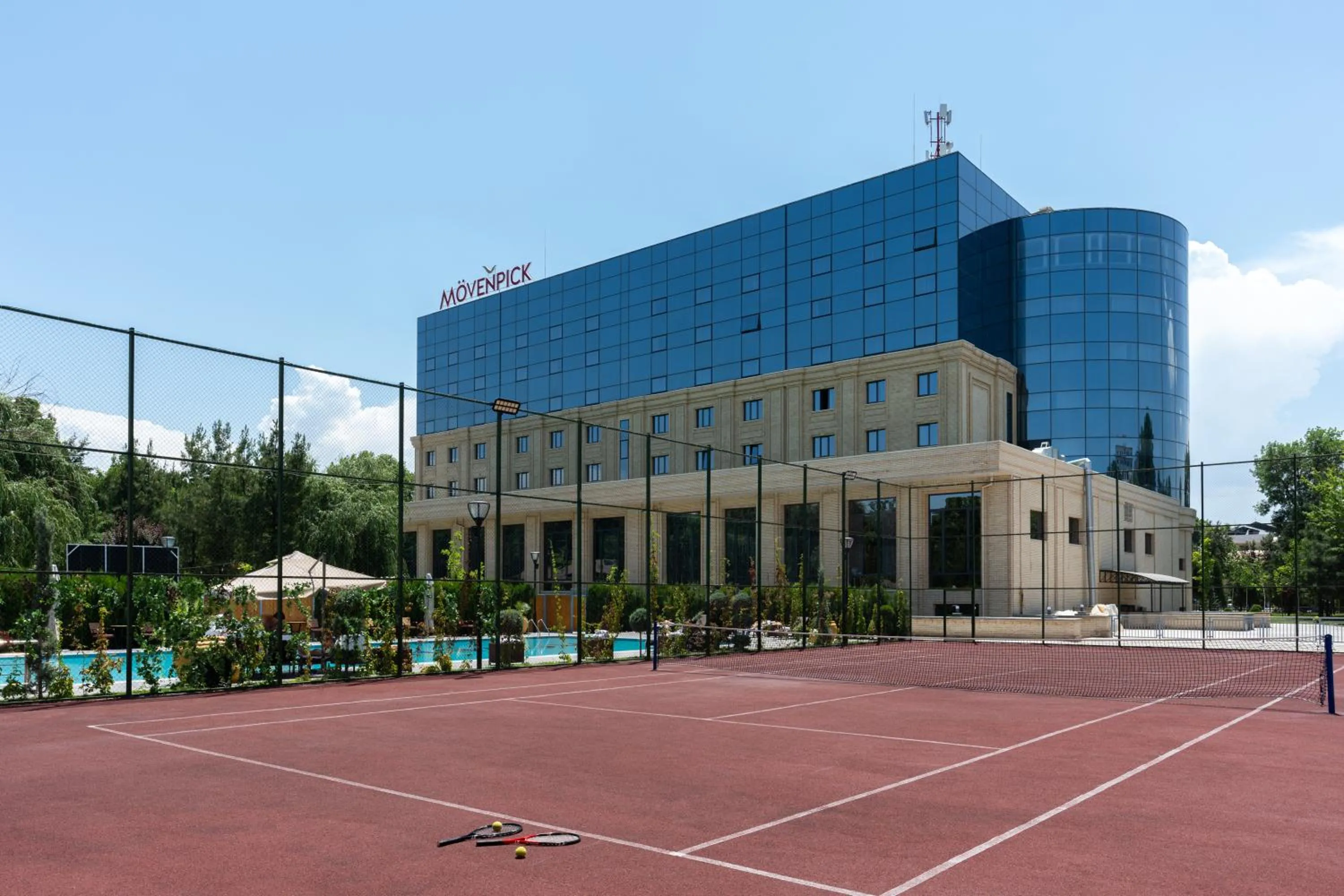 Tennis court in Mövenpick Samarkand