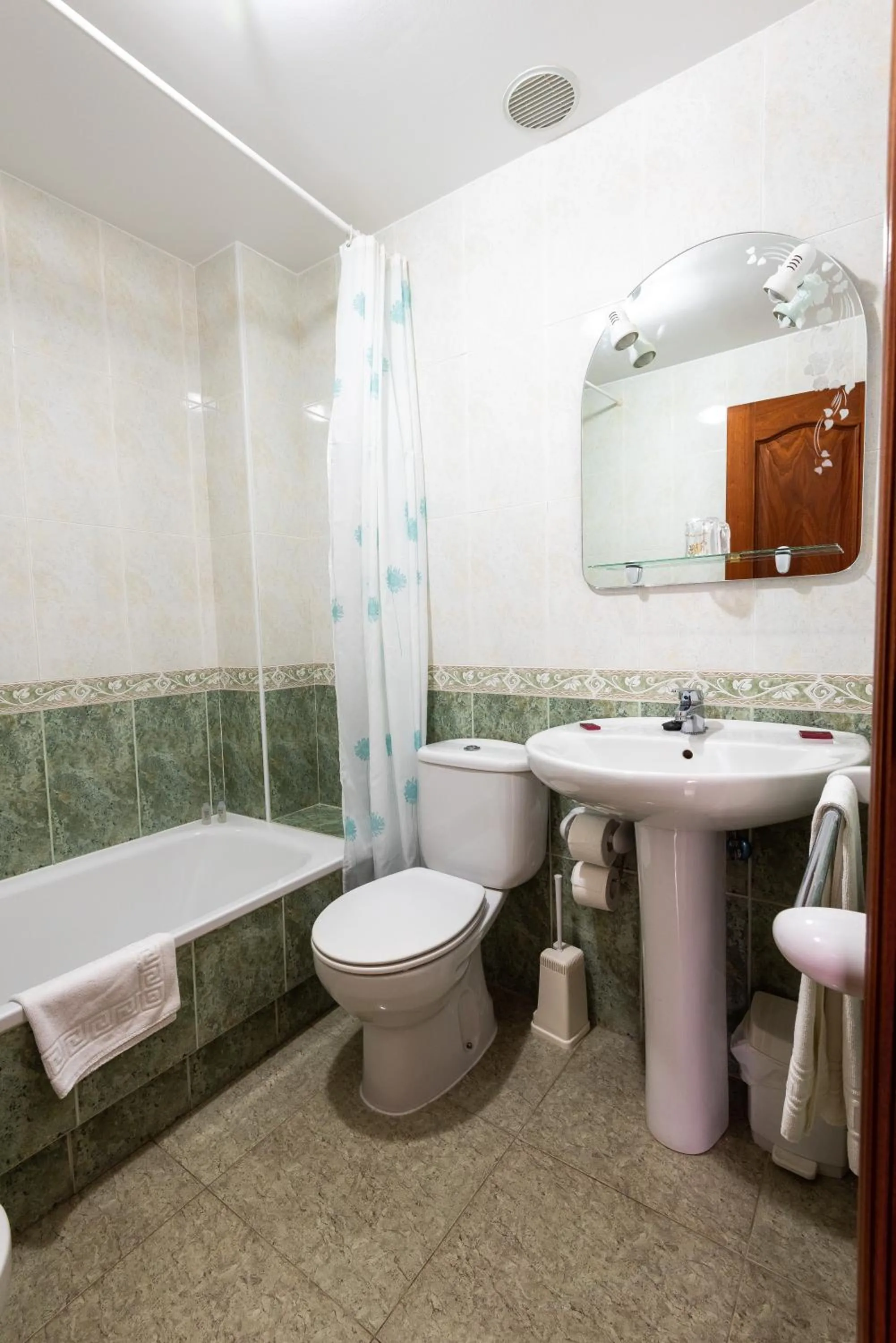 Bathroom in Hostal O Camouco